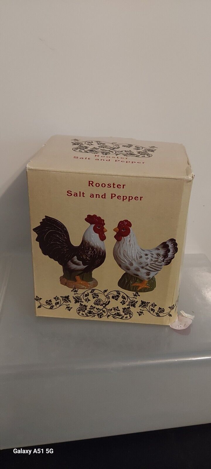 Vintage Collectible Cracker Barrel Ceramic Rooster Hen Salt & Pepper Shaker Set