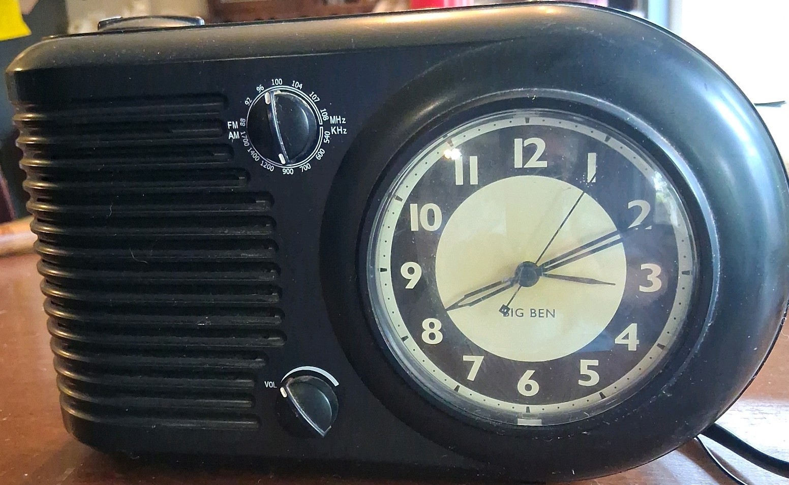 Vintage Westclox/Big Ben AM/FM Radio Alarm Clock. In Working Order