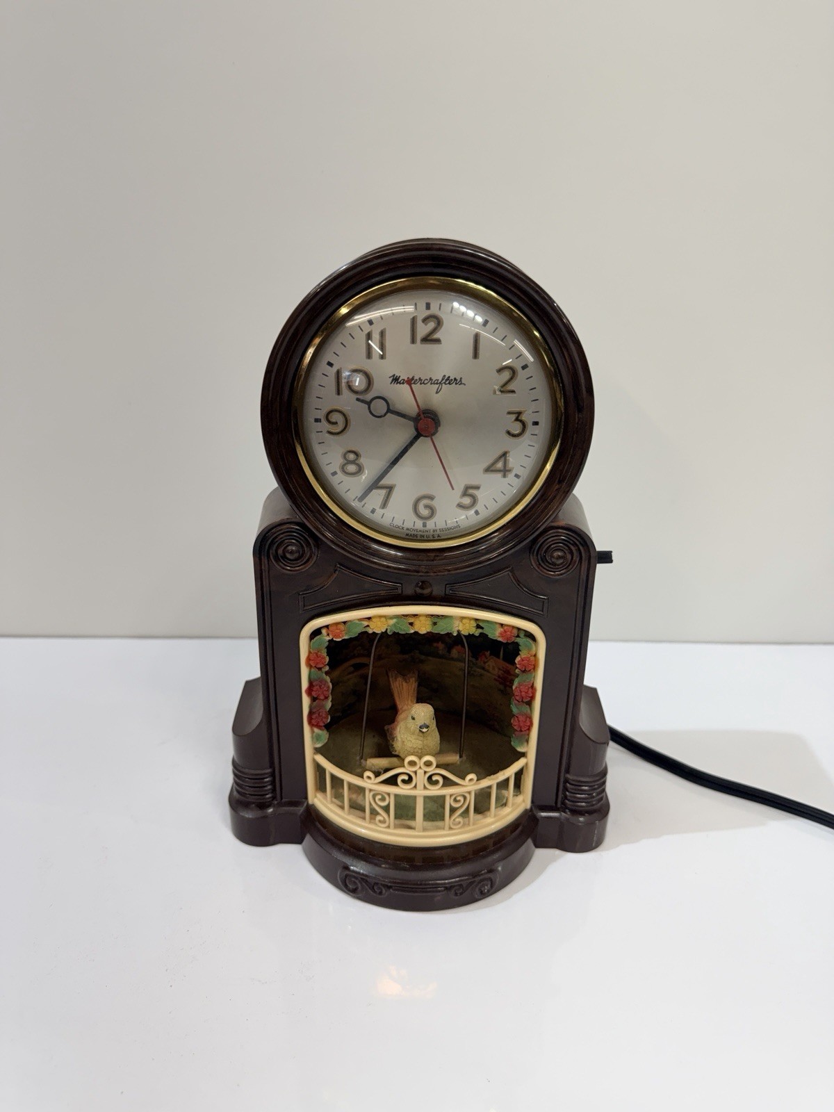 Mastercrafters 335 Swinging Bird Clock Brown Bakelite Swirl New Cord Works Video