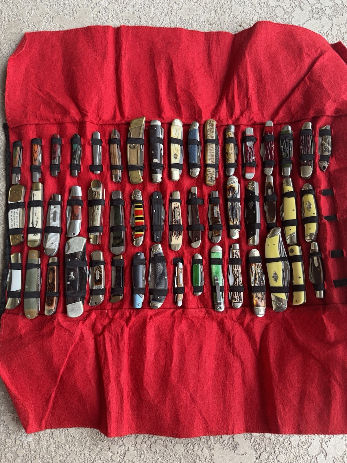 Zippered Folding Storage Pouch/Roll Case with 49 Vintage/Collectable Knives