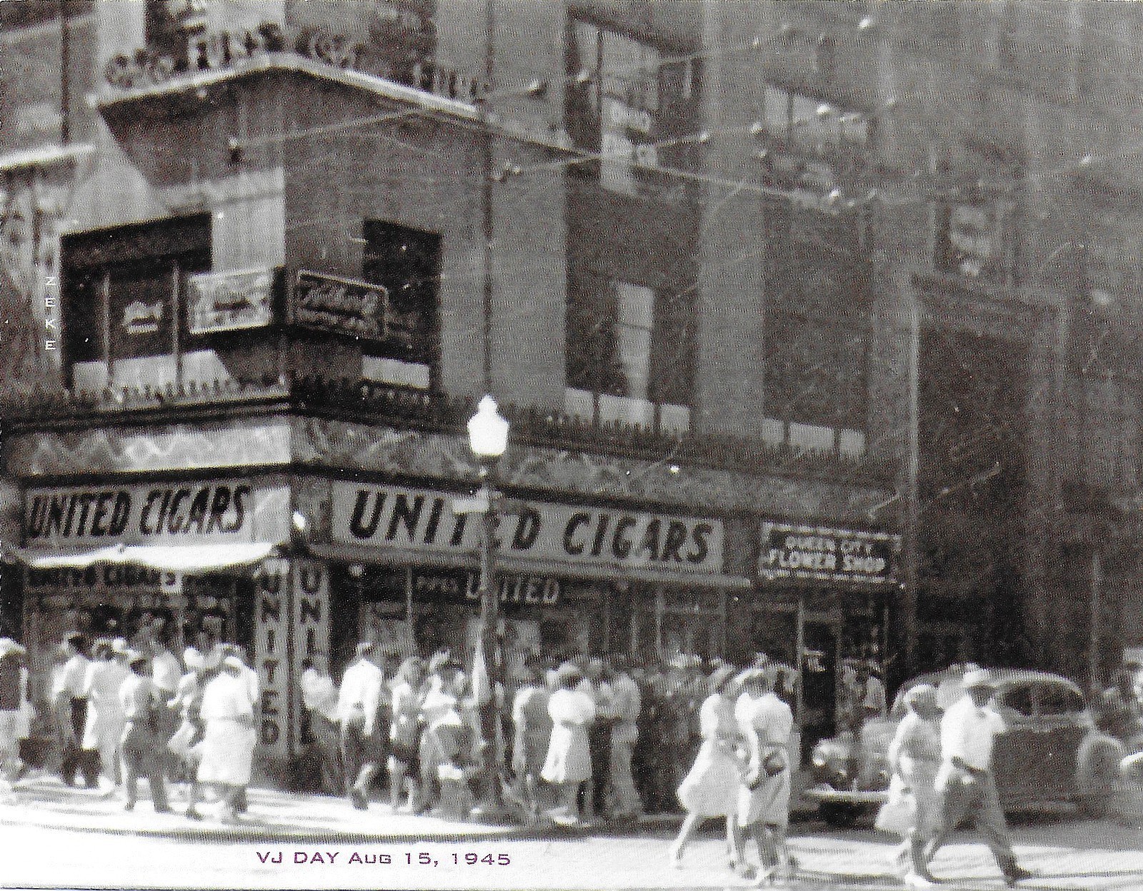 CINCINNATI OHIO Postcard - VJ DAY - UNITED CIGARS - HOTEL GIBSON - DOW DRUGS