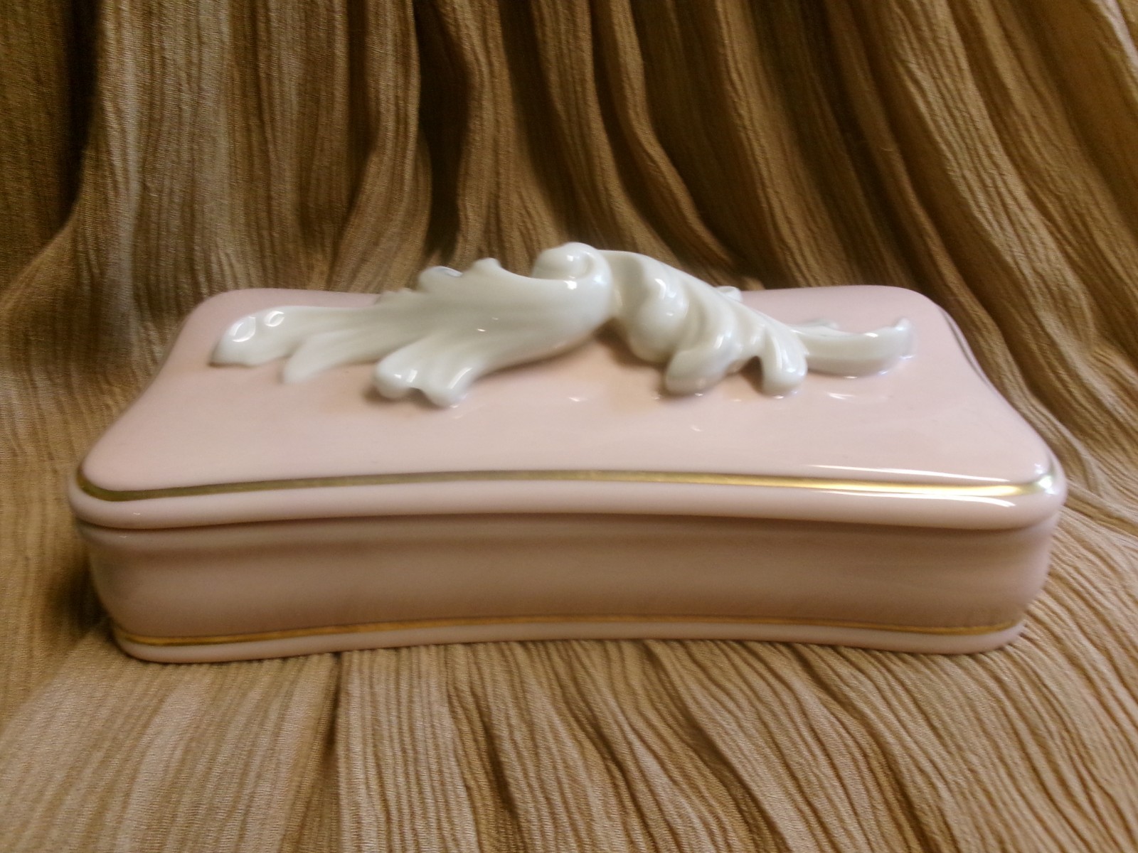 VINTAGE LENOX PINK/CREAM LEAF LIDDED GOLD TRIM PORCELAIN TRINKET/ CIGARETTE BOX