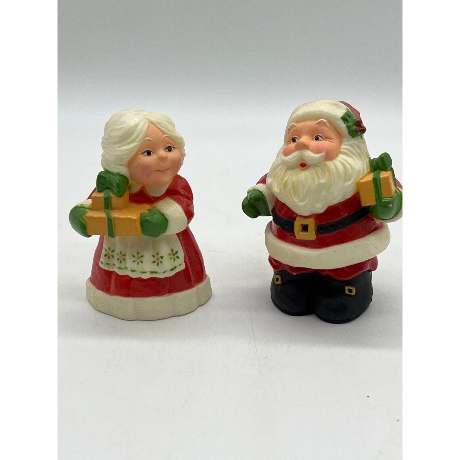 Vintage Plastic Santa and Mrs Claus Salt and Pepper Shaker Set Hallmark 70\'s