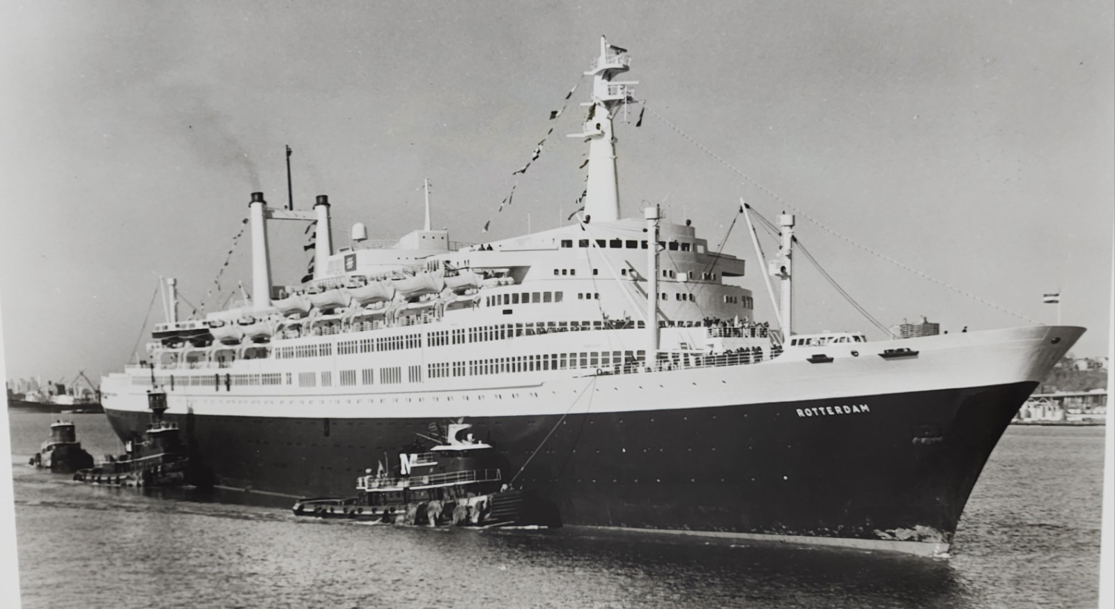 Vintage 1981 Holland America SS Rotterdam 24th World Cruise 8x10 Press Photo Vintage 1981 Holland America SS Rotterdam 24th World Cruise 8x10 Press Photo