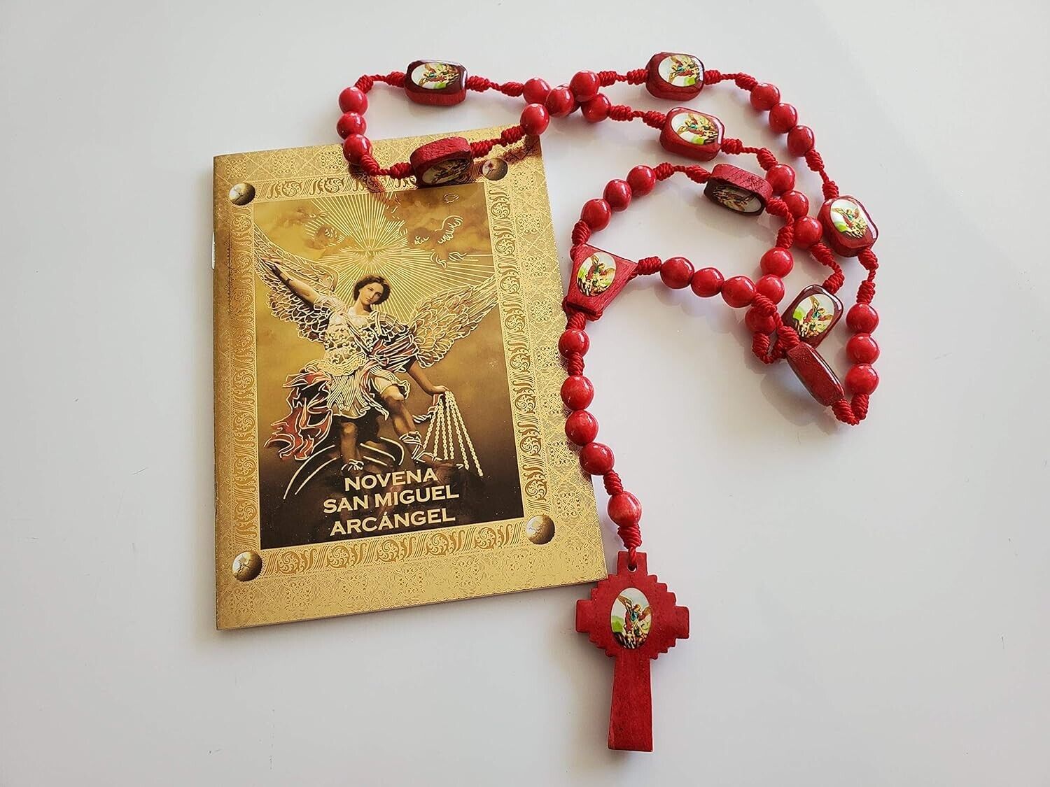 Novena a San Miguel archangel librito con Rosario rojo de madera