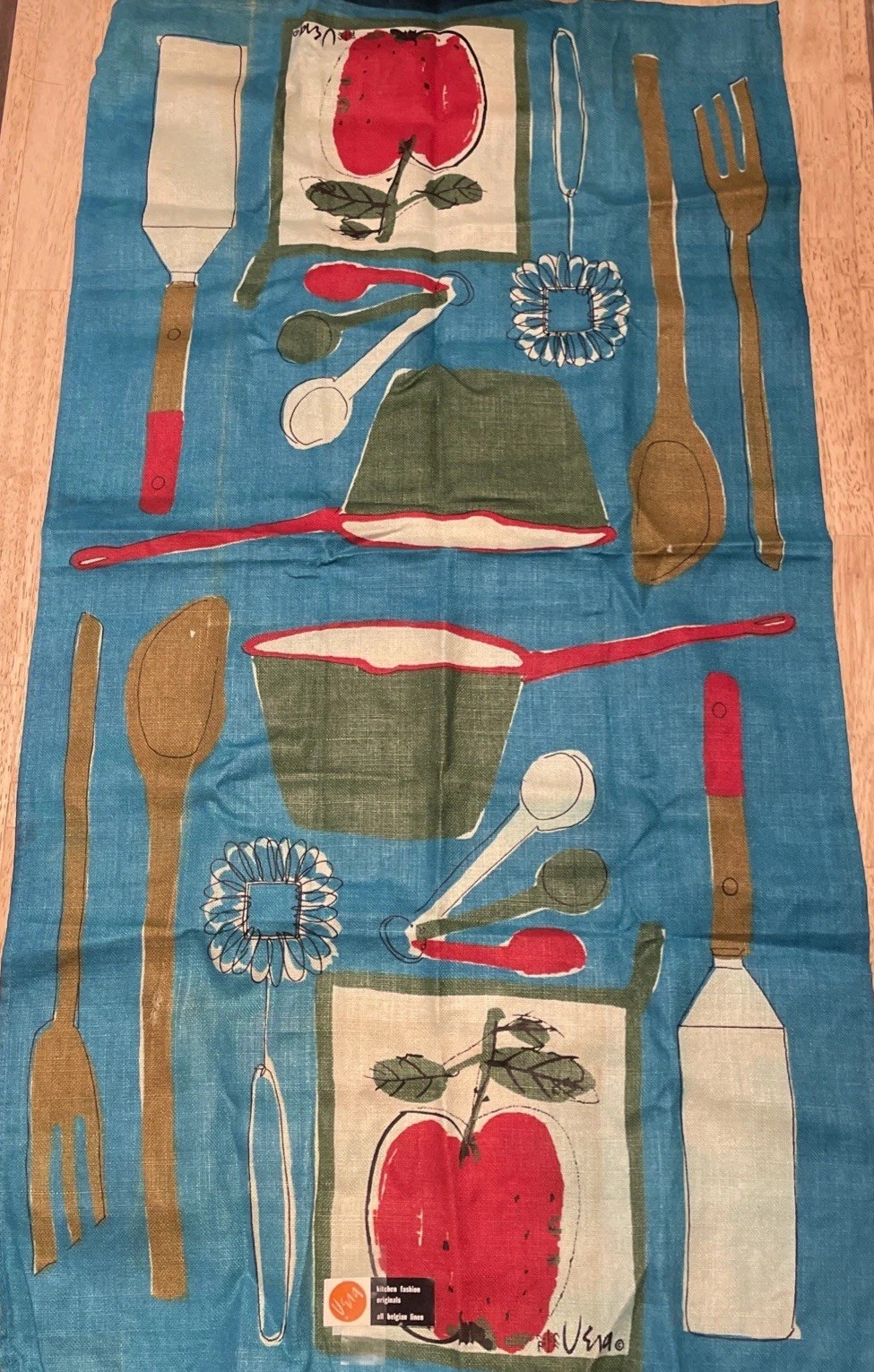Vintage VERA Neumann 1960/70’s Linen Tea Towel Wall Art MCM Iconic Apple Design