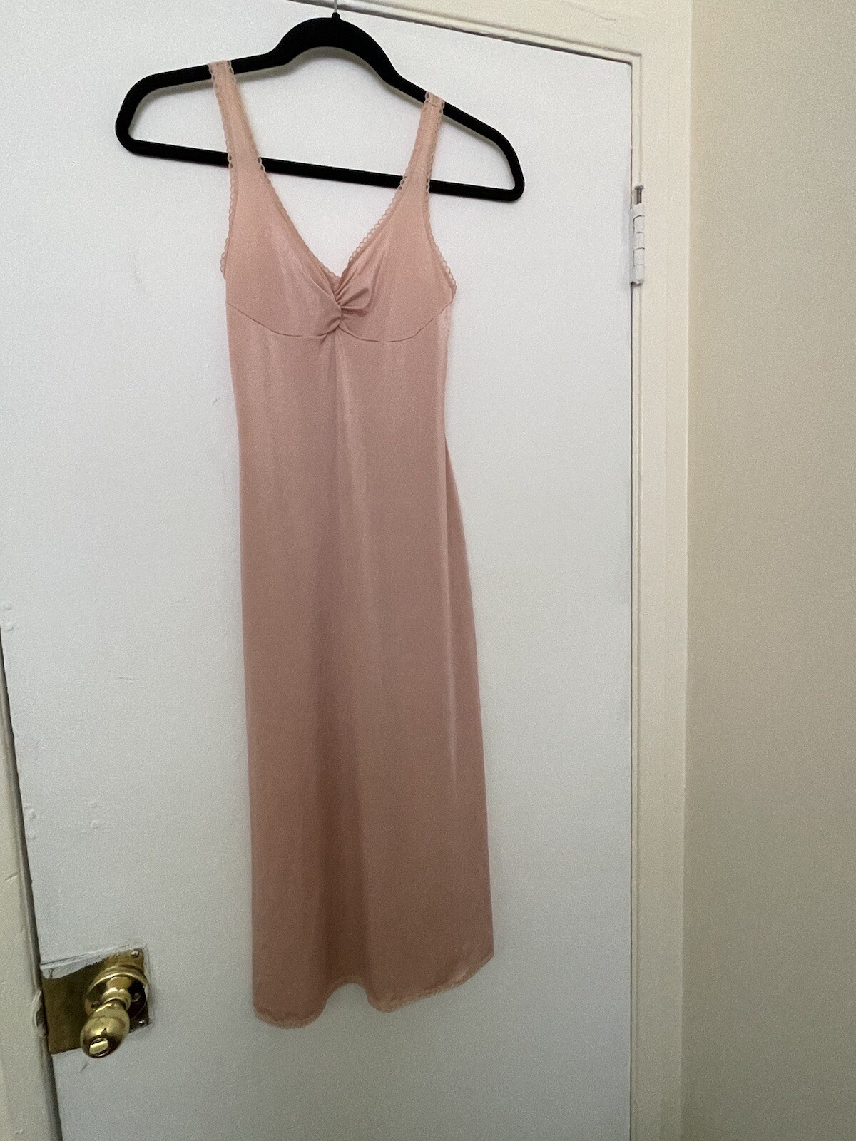 Vintage OLGA Behind Every Olga There Really Is An Olga Body Silk Slip Petite