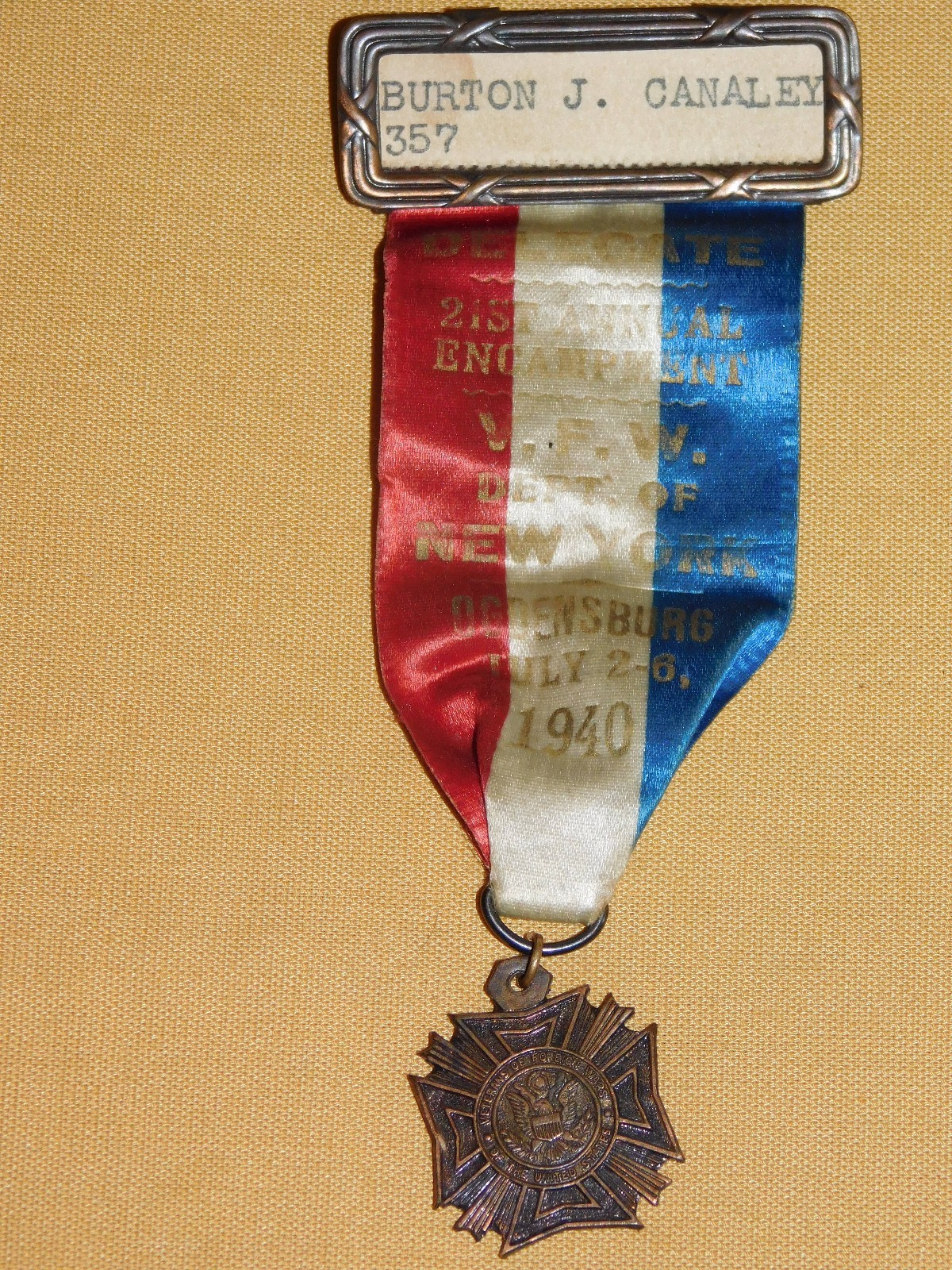 VINTAGE 1940 VFW OGDENSBURG   NY  MEDAL & RIBBON PIN