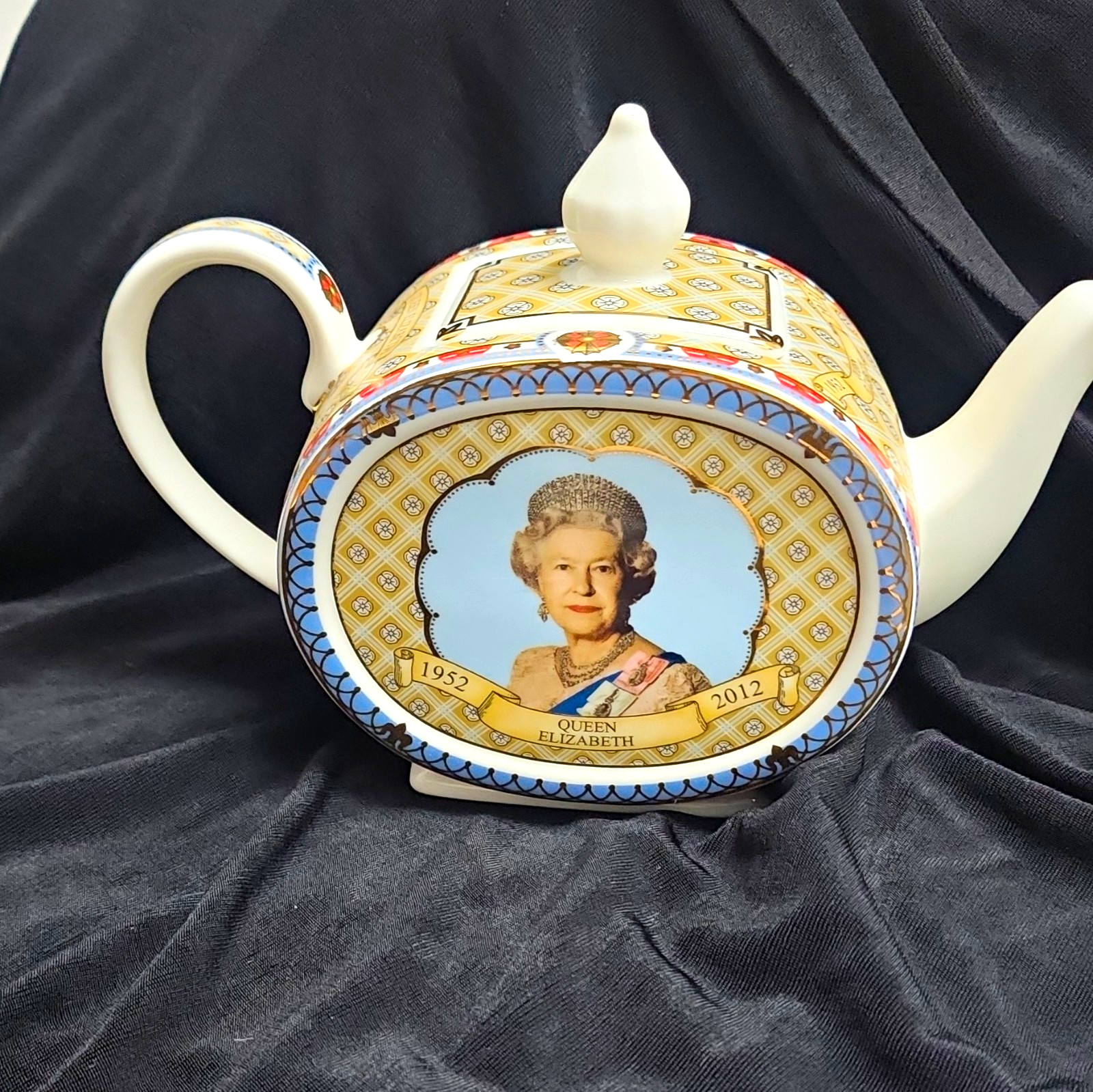 James Sadler Queen Elizabeth II Diamond Jubilee Teapot 1952-2012 Rare Mint