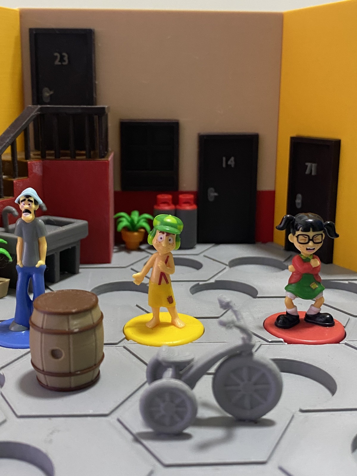 Vualá Sorpresa El Chavo del Ocho – 3 Collectible Figurines – Chavo & Friends