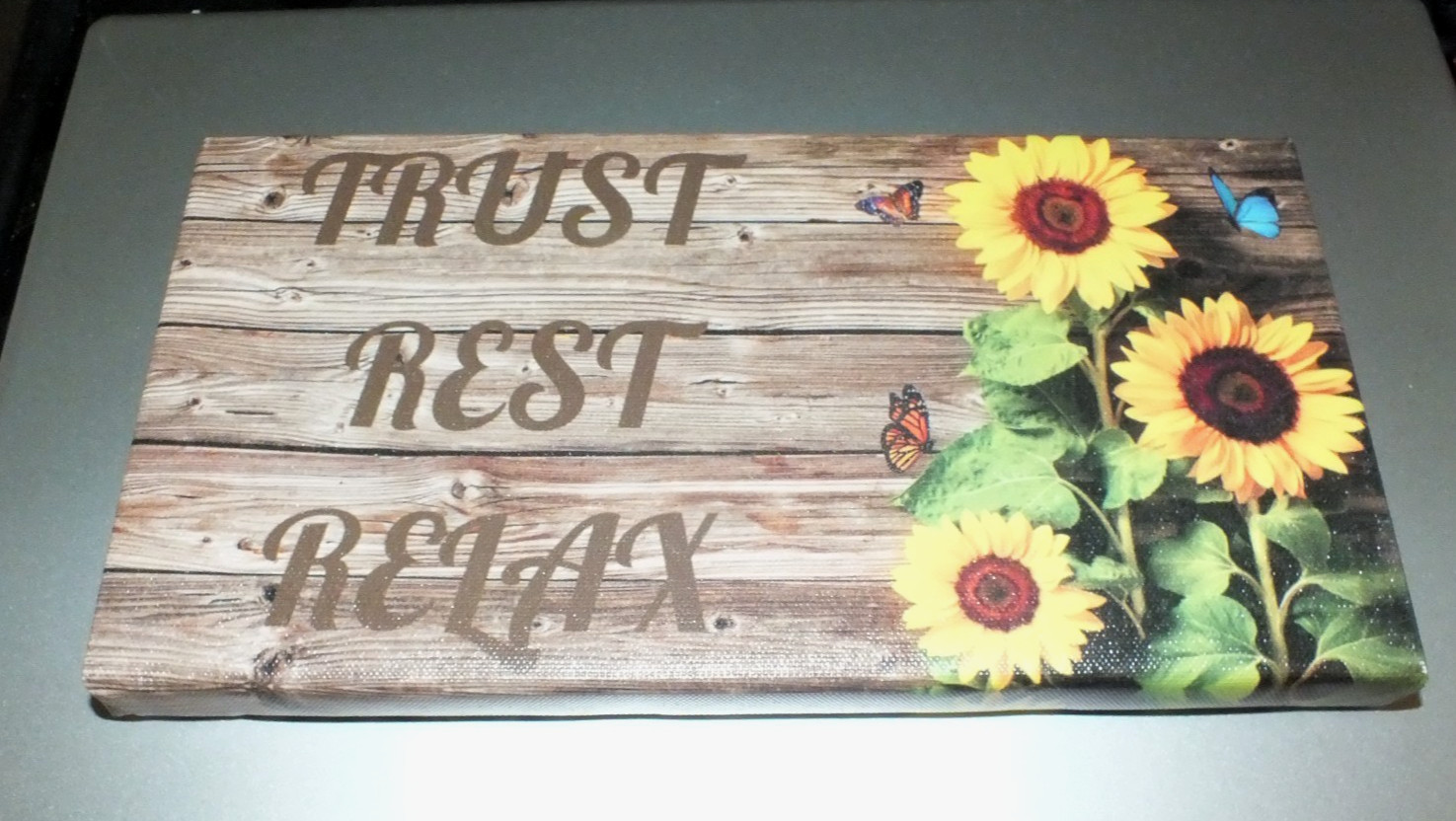 TRUST REST RELAX  WALL PLAQUE HANGING faux wood look vinyl sunflowers  unused