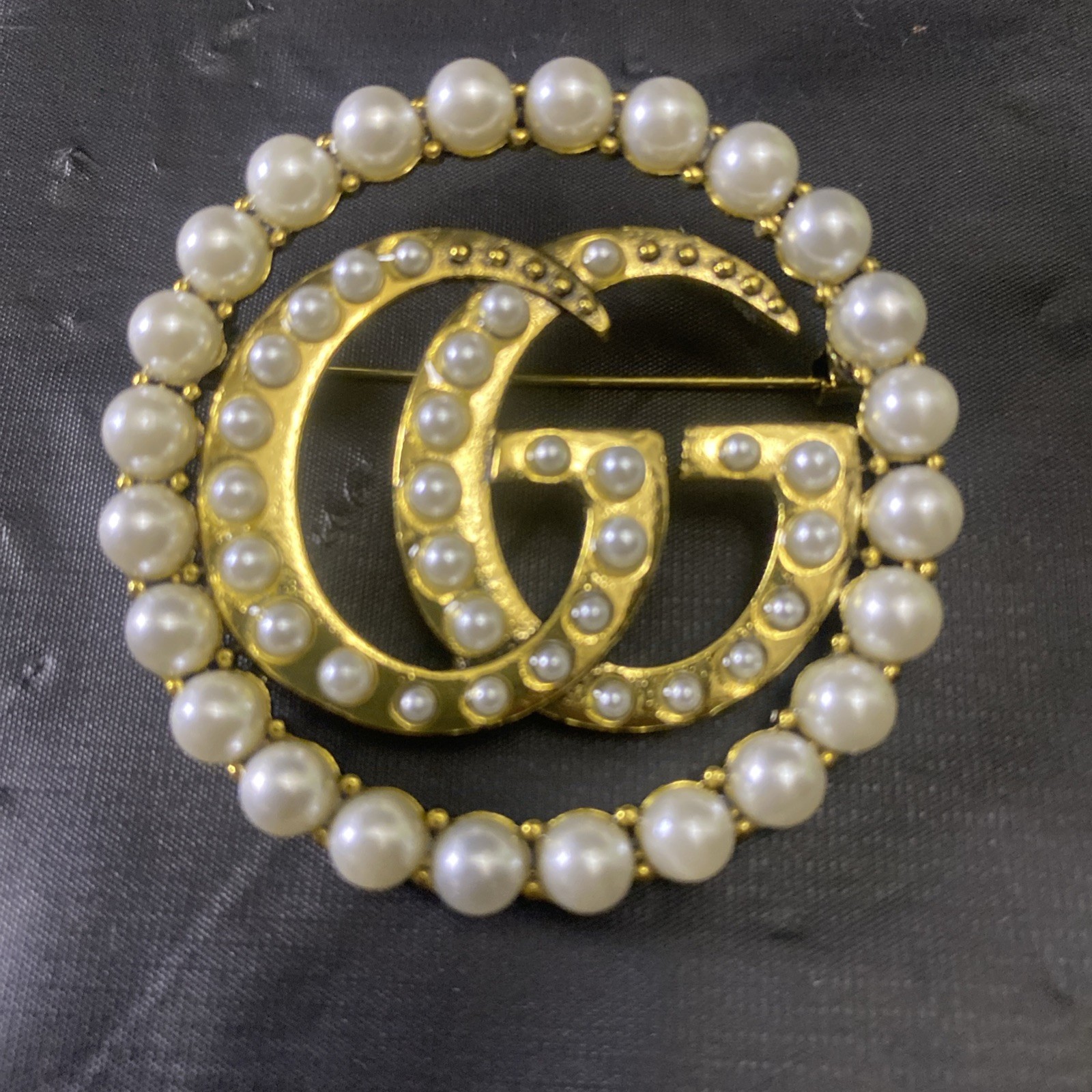 Gucci Elegant Luxury Pin Brooch Gucci Elegant Luxury Pin Brooch
