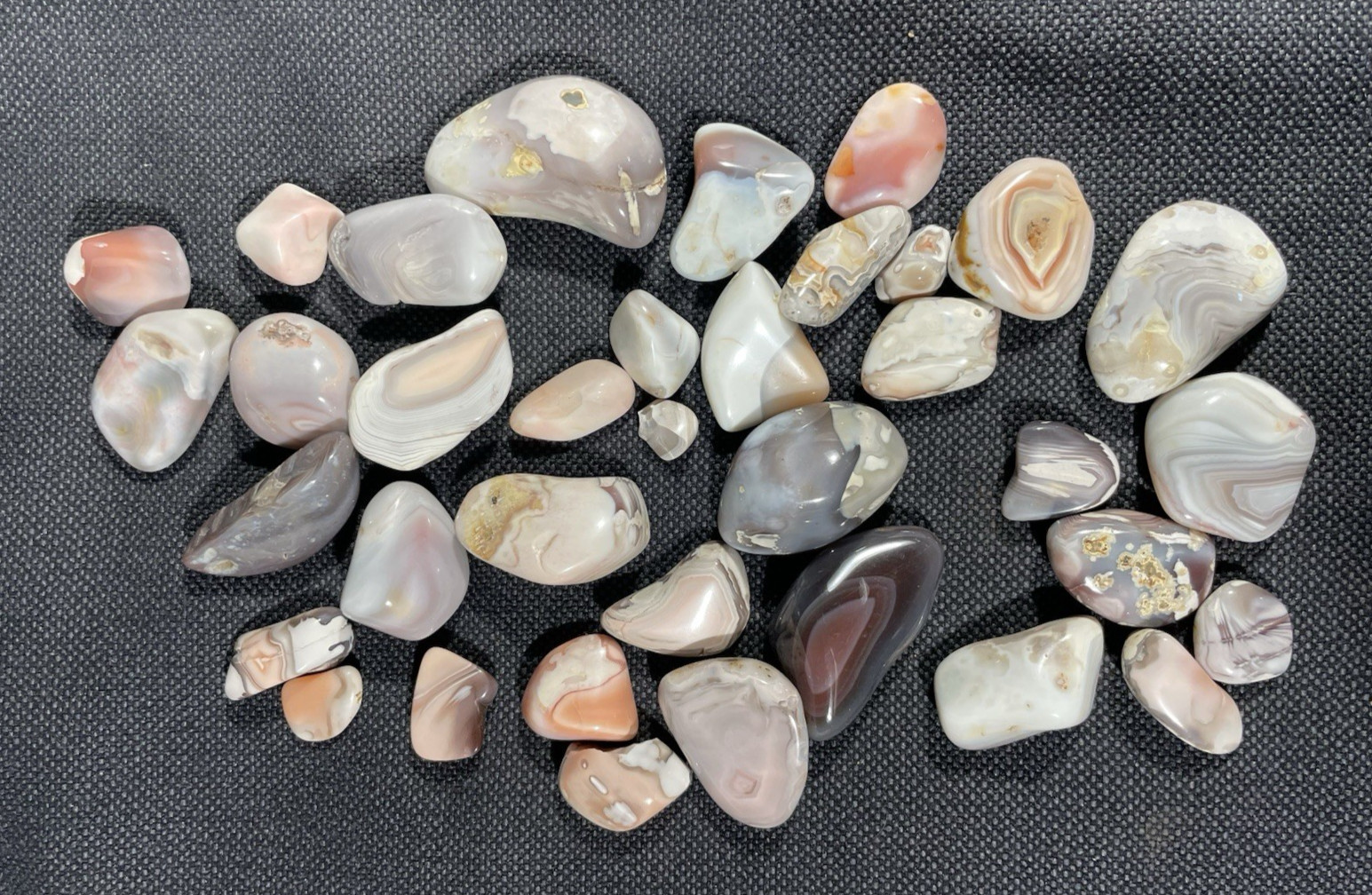 Botswana Polished 391 g 36 in lot Botswana, amazing patterns, great collection