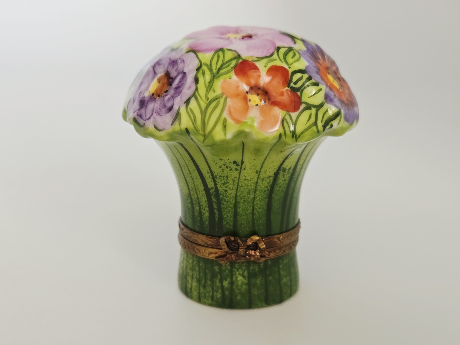 Limoges France La Gloriette Hand Painted Bouquet of Flowers Trinket Box 2 1/2 Limoges France La Gloriette Hand Painted Bouquet of Flowers Trinket Box 2 1/2