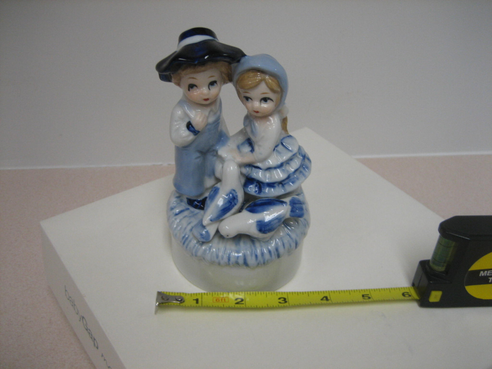 Vintage Porcelain Colonial Figurine Blue & White BOY & GIRL, Birds* 6