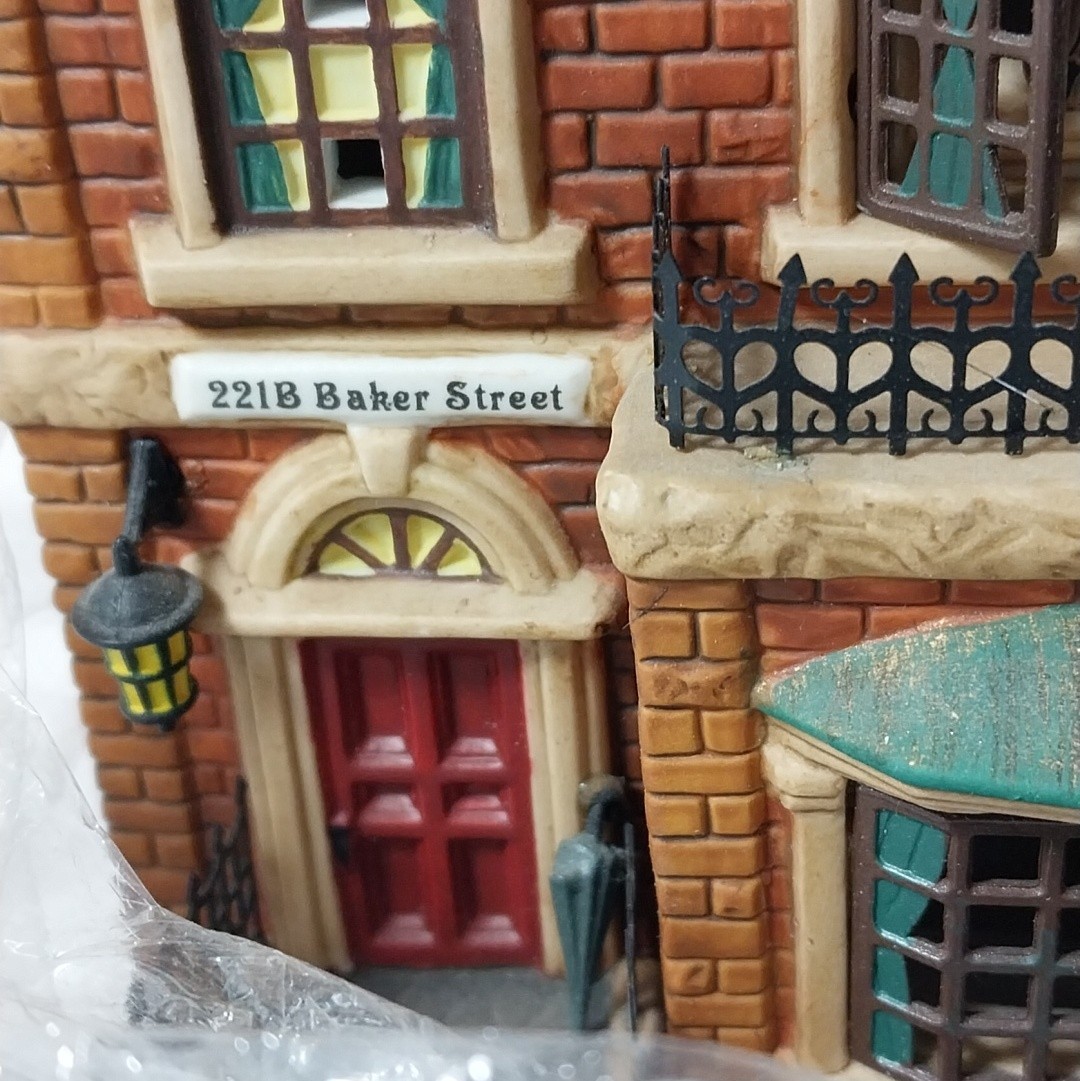 Dept 56 Dickens Village -Sherlock Holmes 221B Baker Street Literary Classic