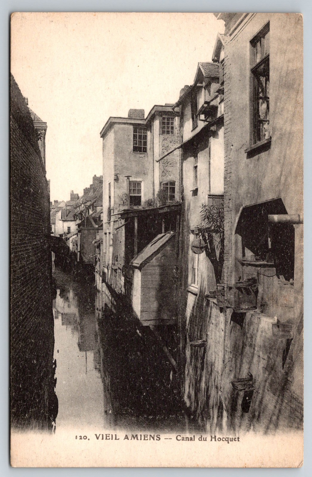 Canal du Hocquet, Old Quarter, Amiens, France 1910s Postcard (S17-316)