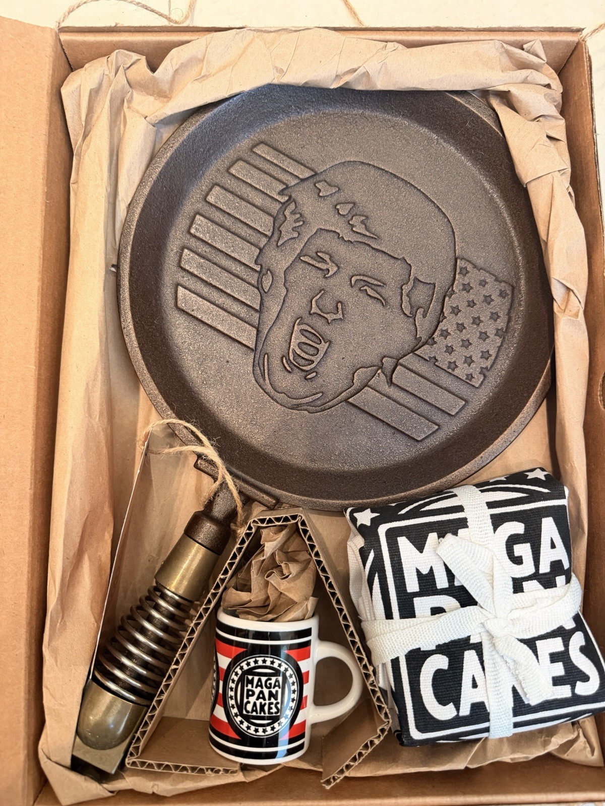 MAGA Cast Iron Collectible Pan Set US Presidential Candidate Face Mug Cloth