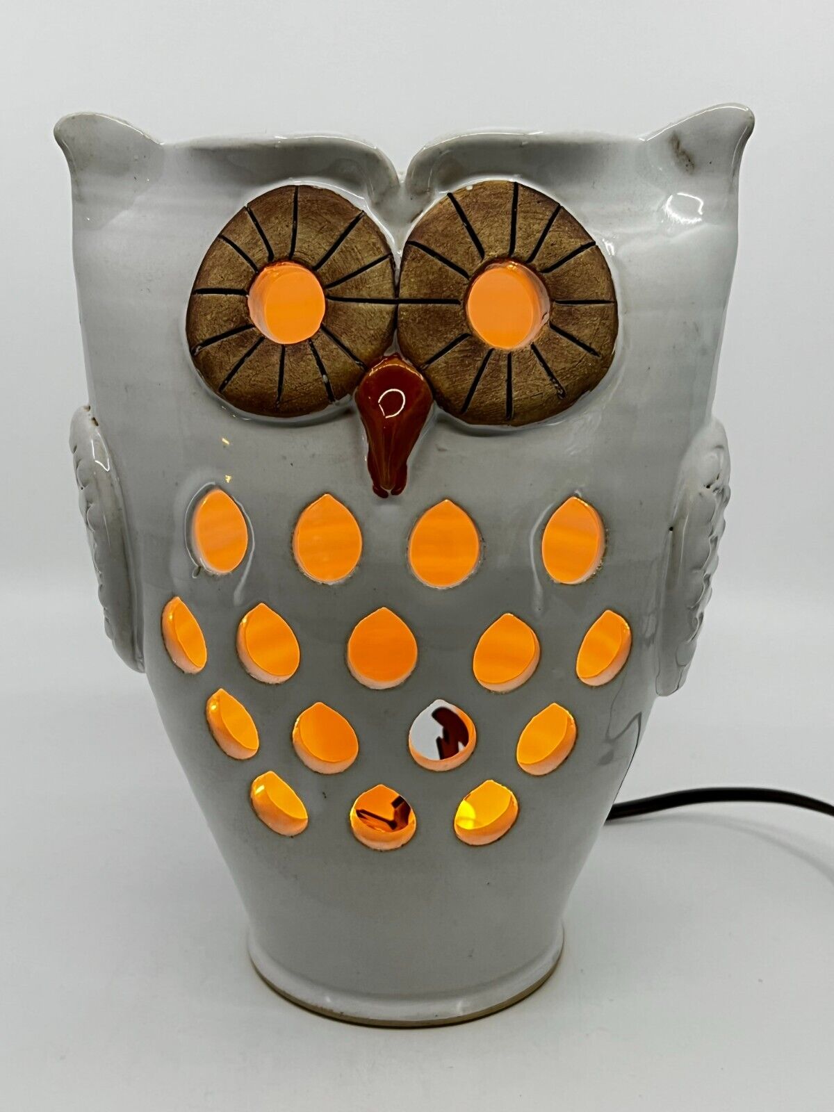 NWOT Ceramic light up owl lamp table lamp McNeill\'s Studios