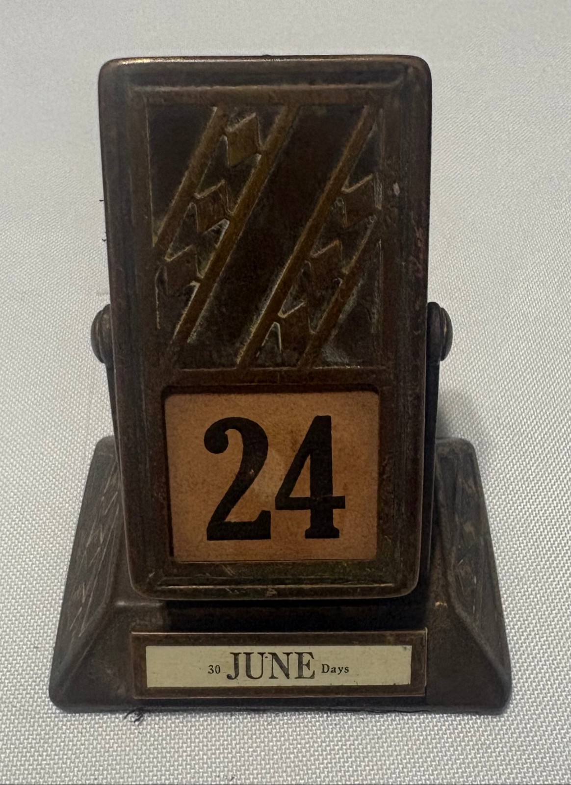 Vintage Art Deco Bronze Flip Perpetual Desk Calendar Geometric Diamond Pattern