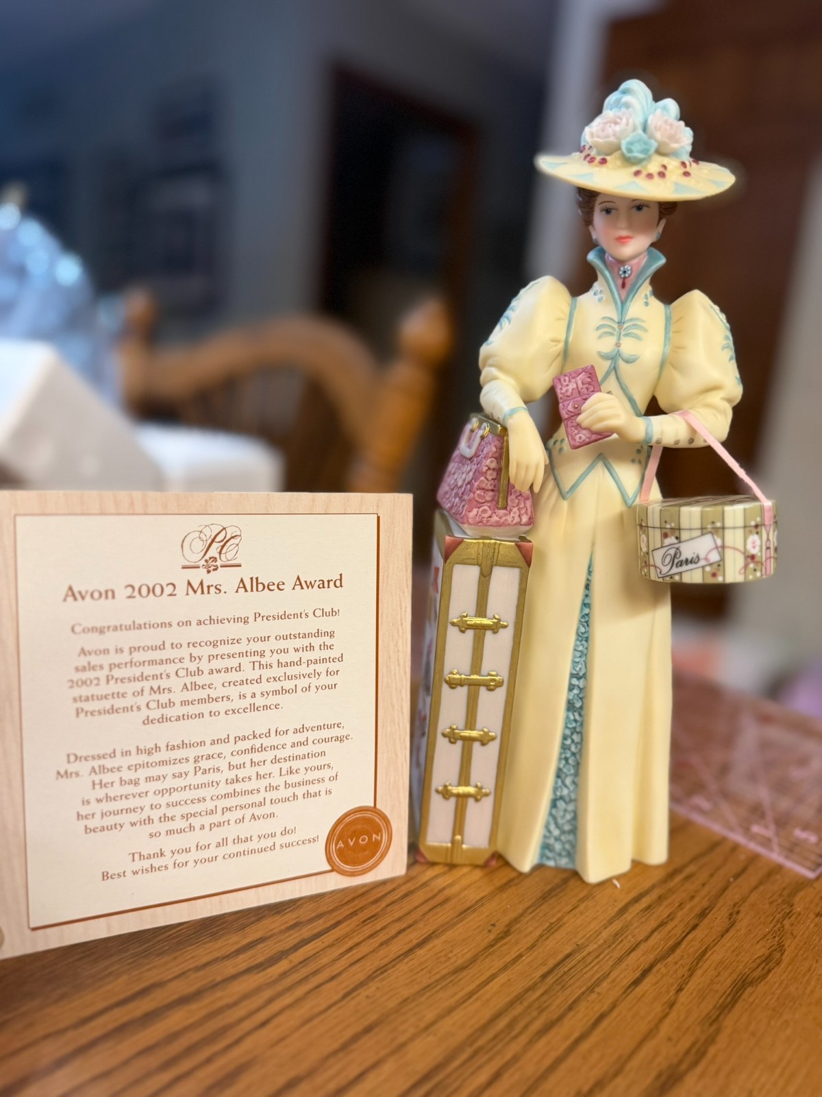 AVON 2002 MRS ALBEE PRESIDENTS CLUB AWARD FULL SIZE FIGURINE BRAND NEW W/ BOX