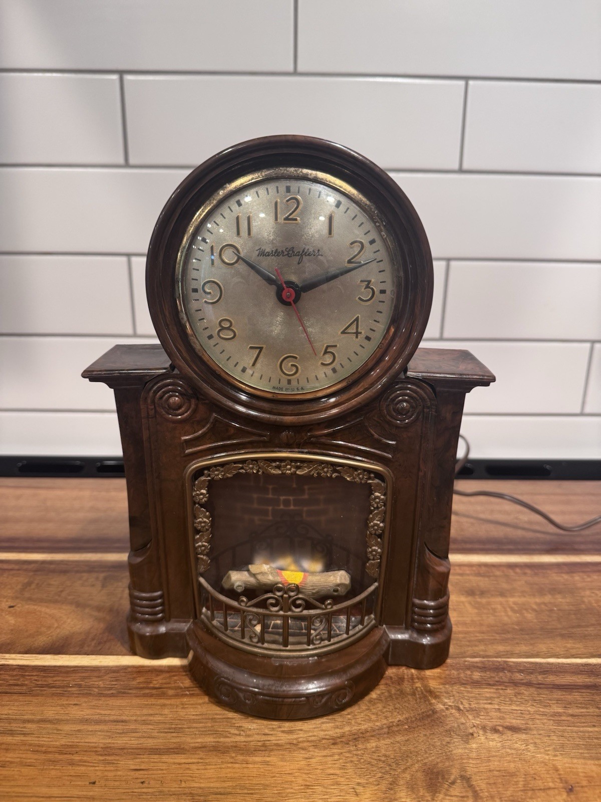 Vintage MasterCrafters Bakelite Fireplace Mantle Clock Working Condition