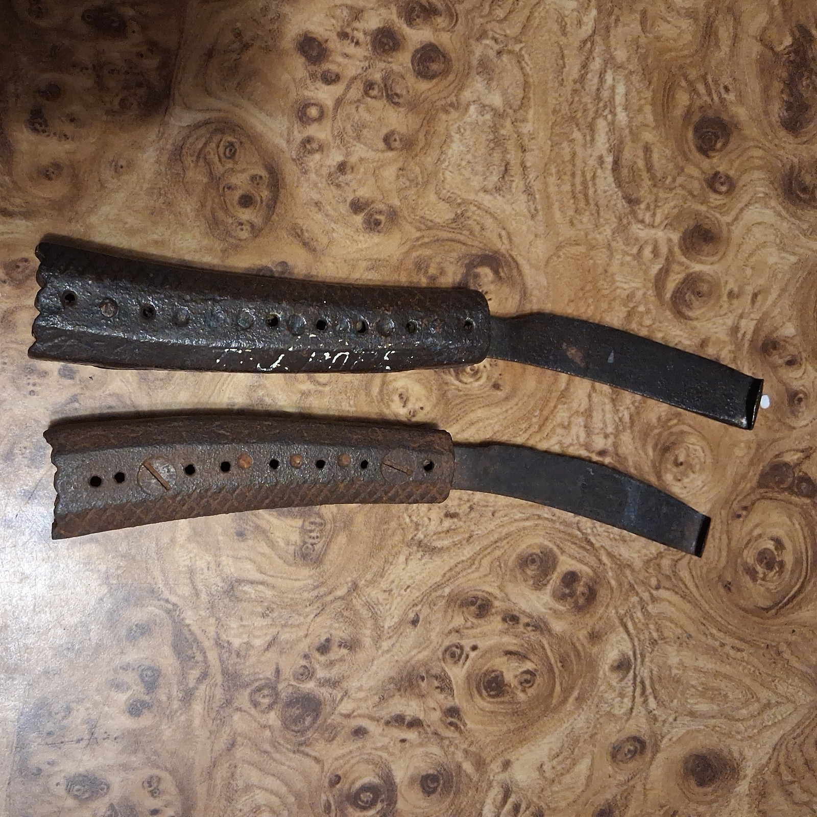 LOT OF 2 ANTIQUE T.J. POPE FARRIER'S HOOF KNIFE HORSE TOOLS PAT. SEP 12 99 LOT OF 2 ANTIQUE T.J. POPE FARRIER'S HOOF KNIFE HORSE TOOLS PAT. SEP 12 99