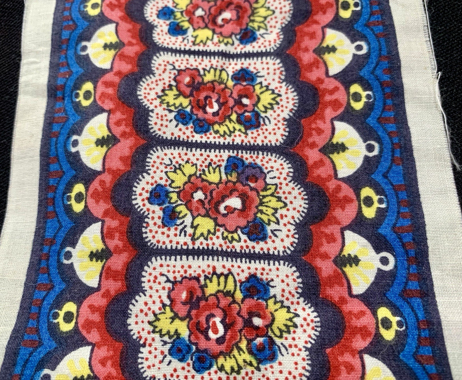 vintage French Provencal fabric border 4.75\