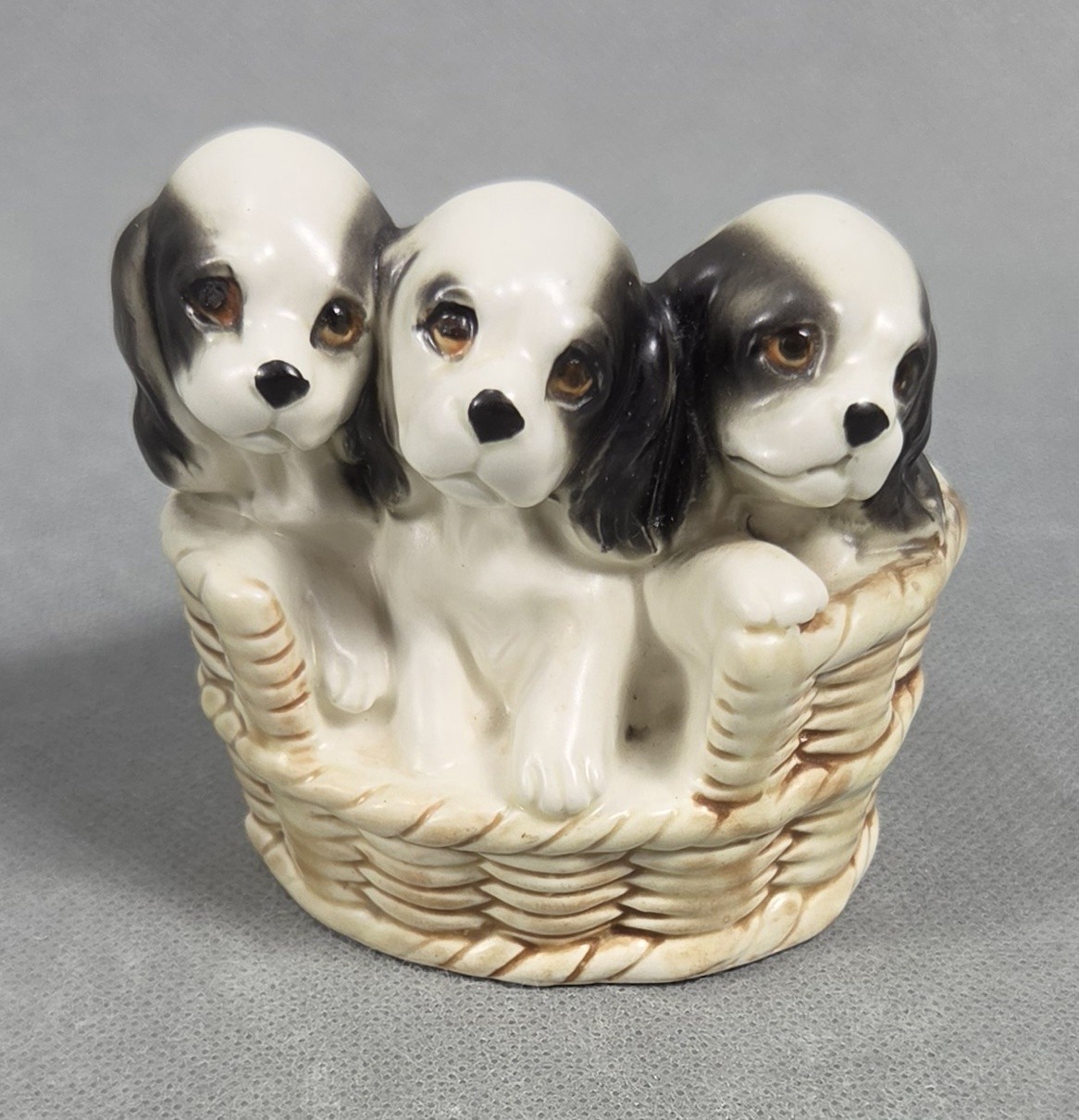 Vintage LEFTON Ceramic PUPPY TRIO IN BASKET #H3710 FIGURINE