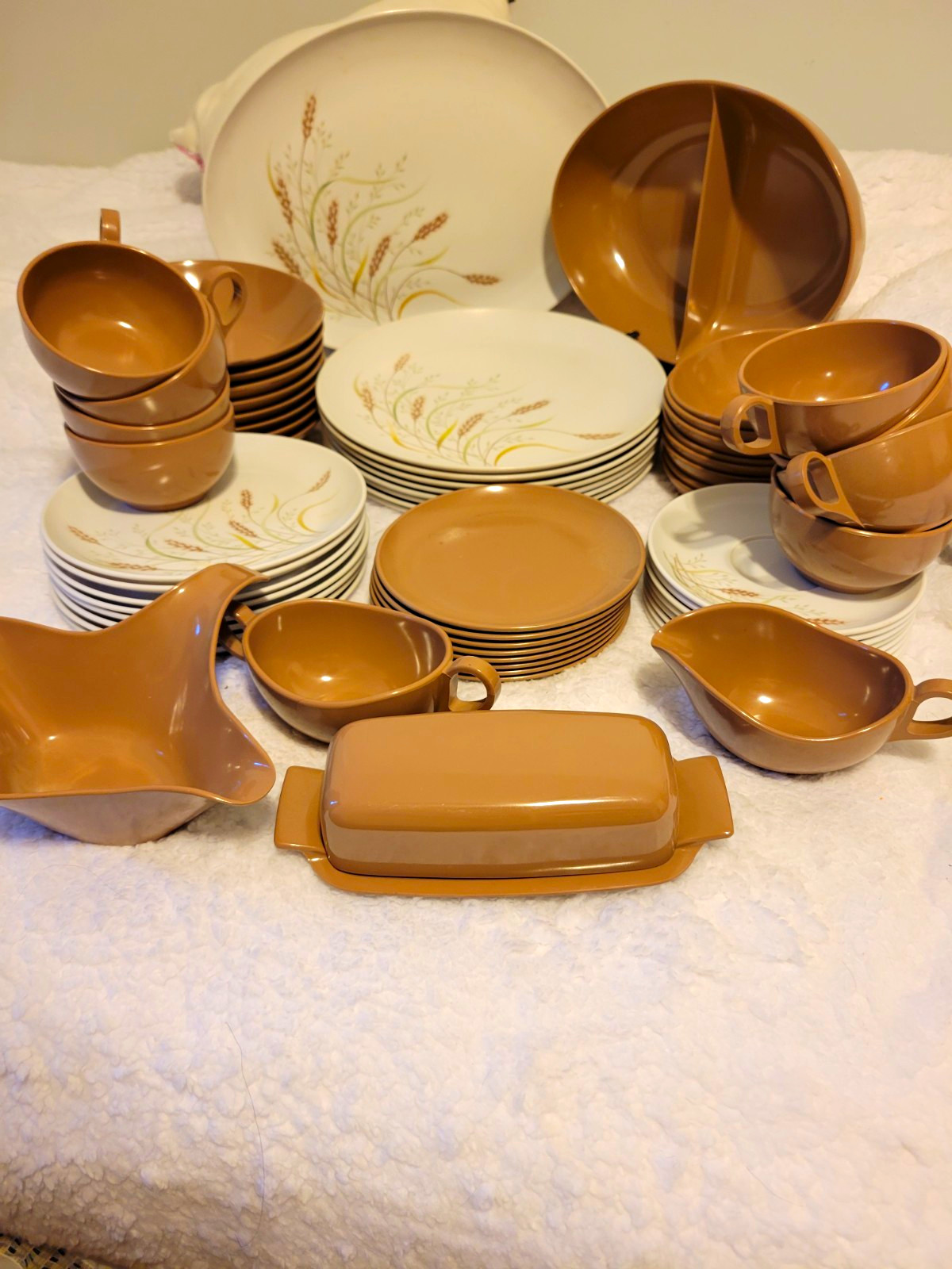 Vintage Winter Wheat  Complete 8 Place Setting W/Serving Pieces