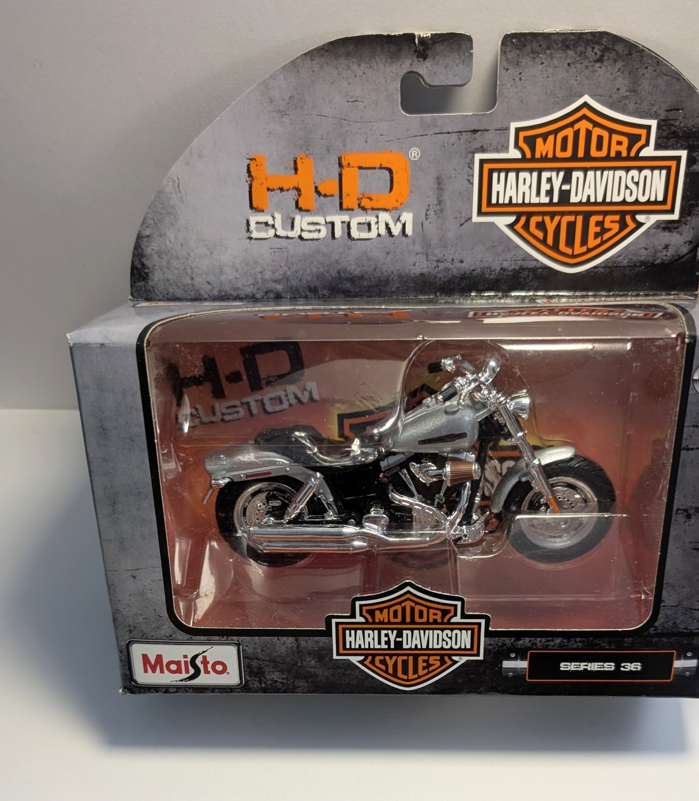 Harley‑Davidson  Custom Series 36 Die‑Cast  Model 2009 Fat Bob New in Box