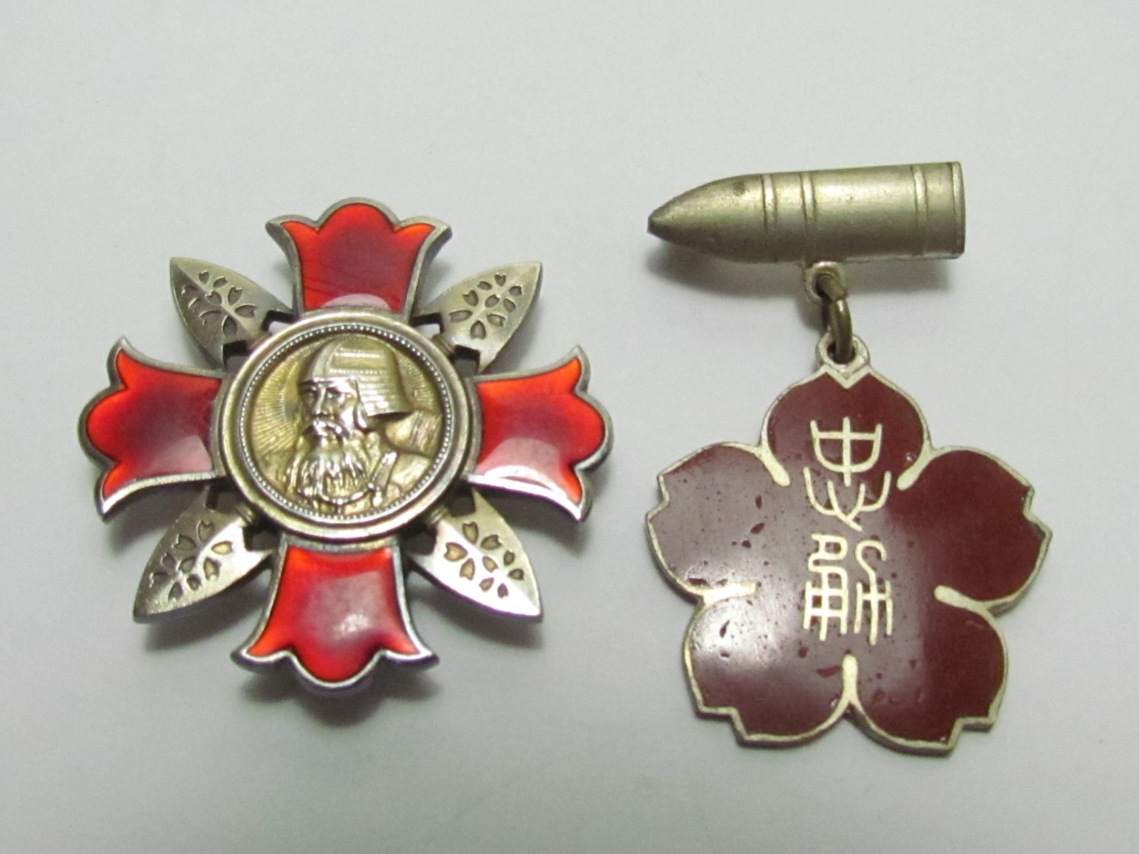WW2 JAPANESE VETERAN LOT COMBAT WOUNDED & SOLDIER SUPPORT BADGE PROJECTILE MEDAL