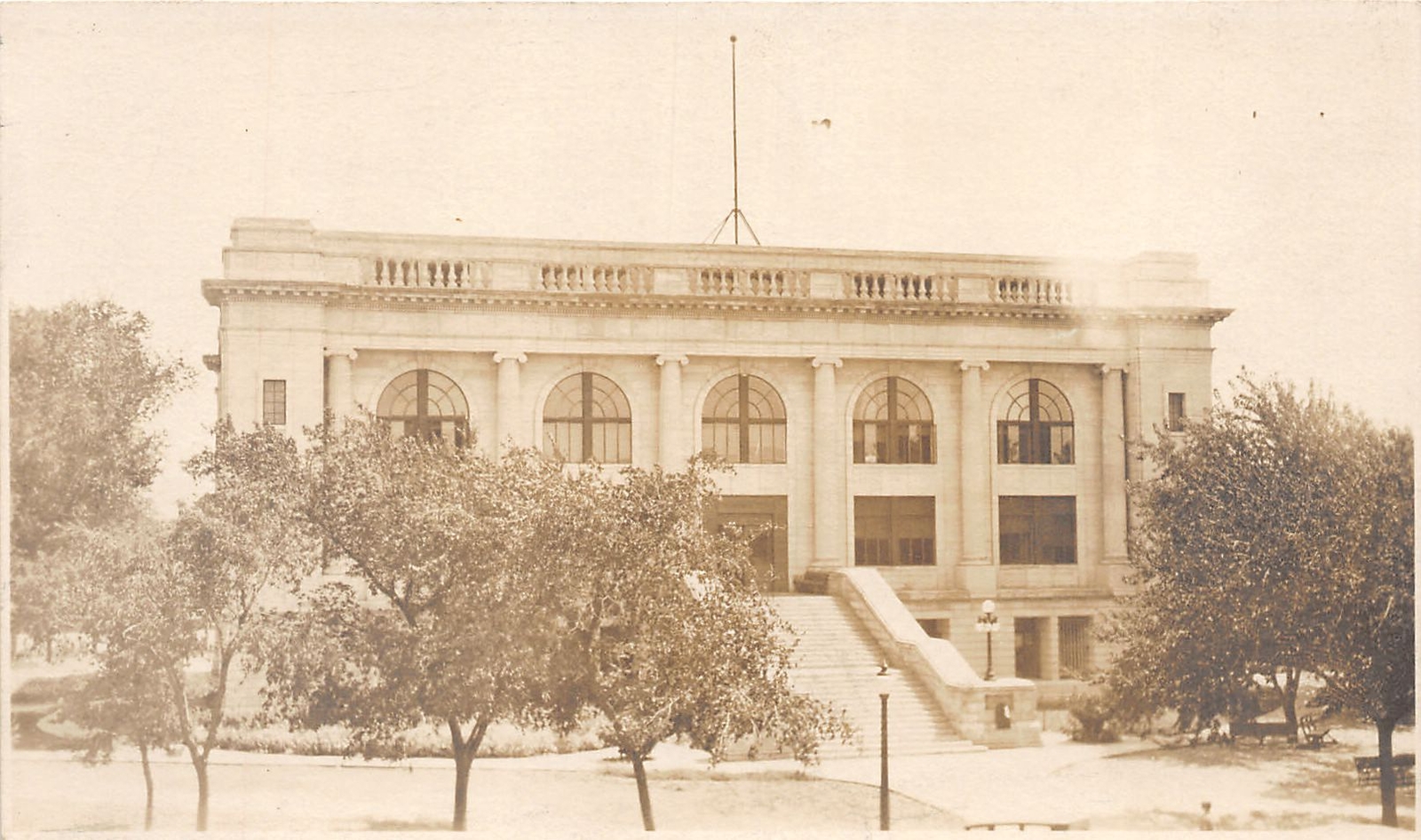 J62/ Great Bend Kansas RPPC Postcard c1910 Barton County Court House 58