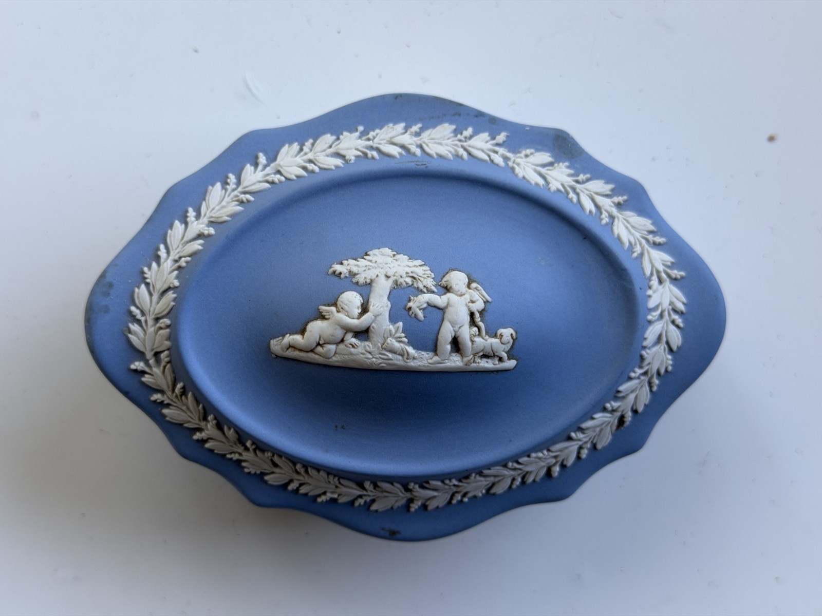 Vintage WEDGWOOD Jasperware Blue Ivory Cherubs Oval Trinket Box, England