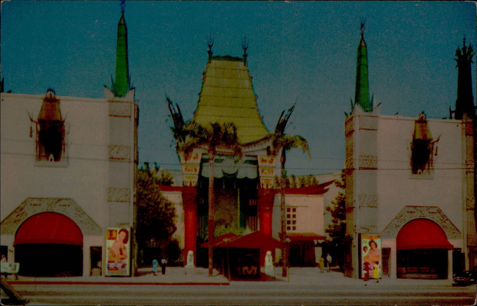 Postcard: GRAUMAN\'S CHINESE is the fabulous Hollywood theatre