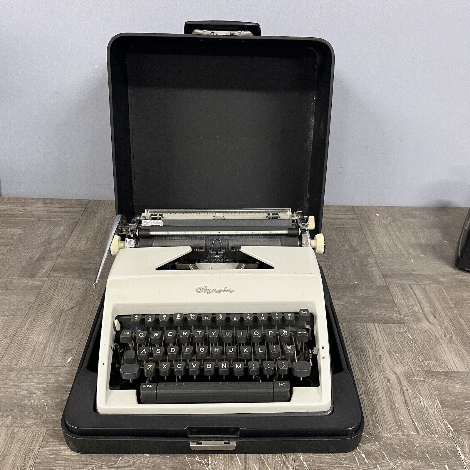Vintage Olympia SM9? De Luxe Manual Typewriter W Case West Germany 60s WORKING
