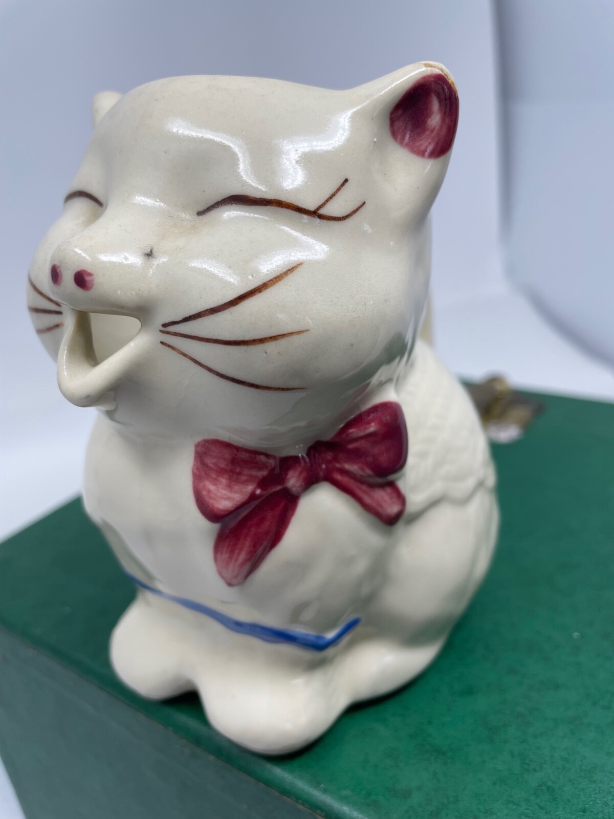 Glazed Hand-Painted White Ceramic Puss\'n Boots Cat Creamer Cup Shawnee USA ~1940