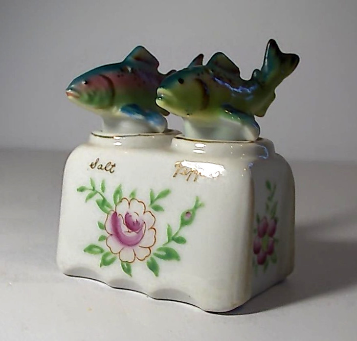 VTG 1950'S FISH NODDER SALT & PEPPER  SHAKERS