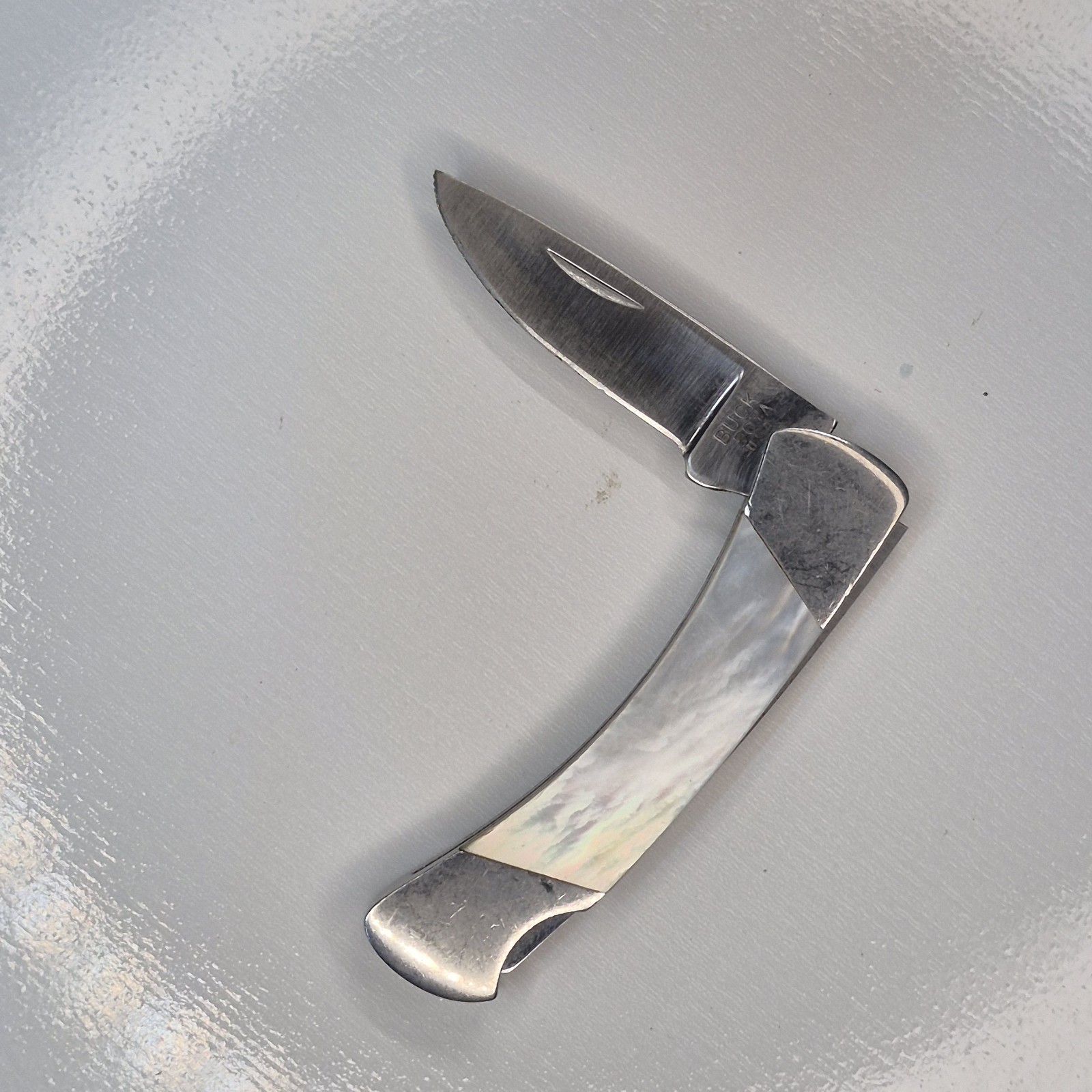 BUCK 507 V USA Small Lockback Gentleman\'s Folding Pocket Knife Mother of Pearl