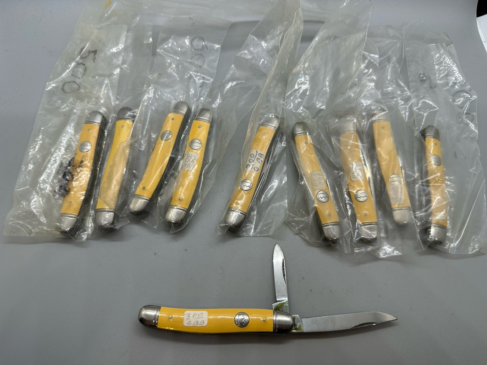 LOT Of 10 VINTAGE IMPERIAL PROVIDENCE RHODE ISLAND 2 BLADE YELLOW POCKET KNIFE