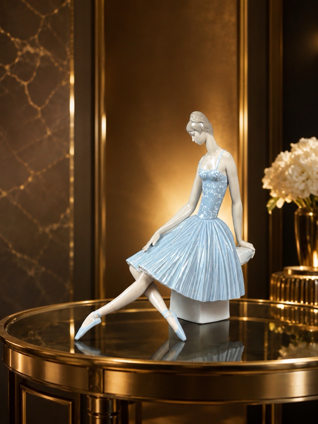 Large Lladro Seated Ballerina Figurine 4559 Waiting Backstage. Gorgeous.
