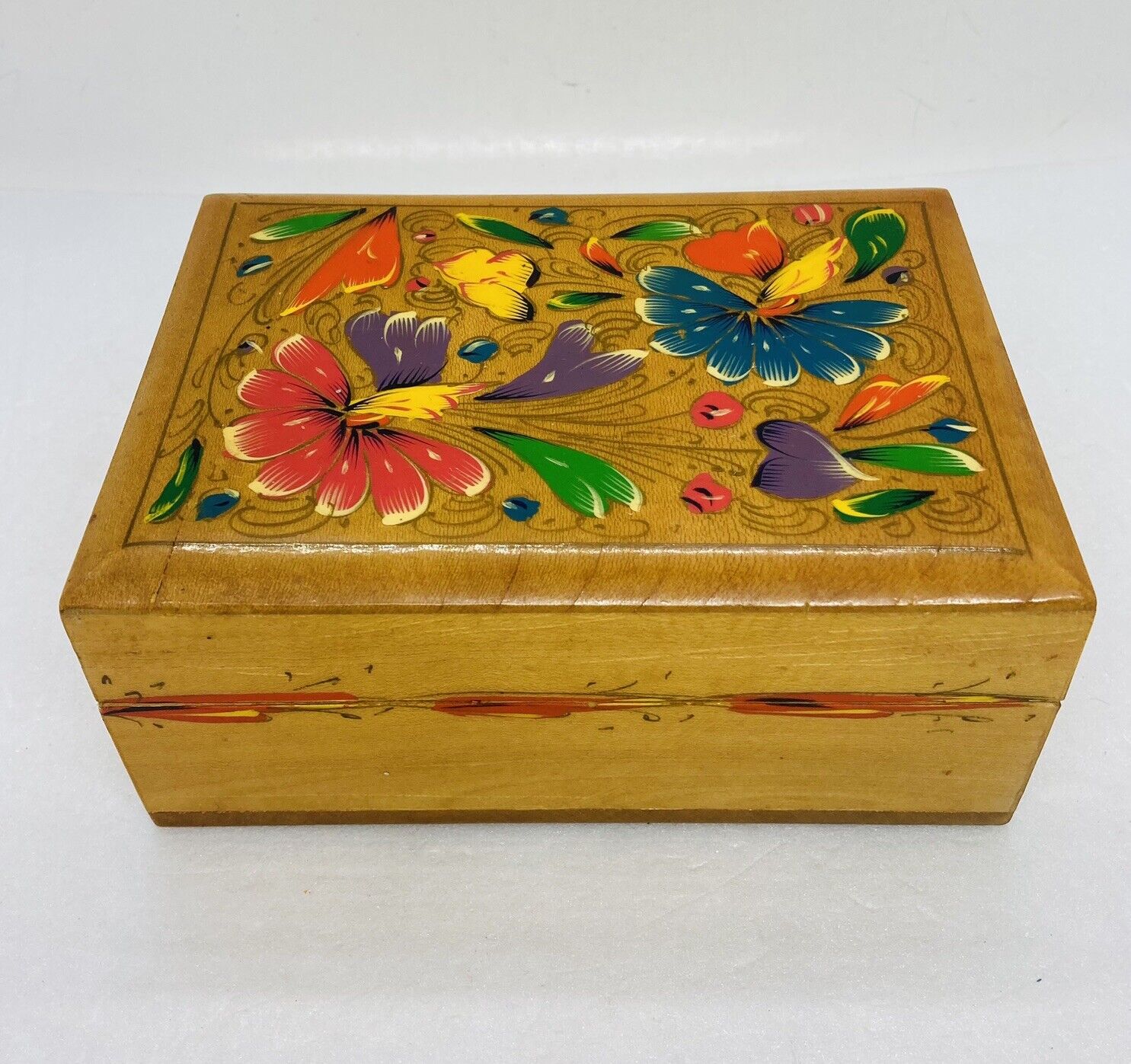 Vintage 1970s Lacquered Wood Trinket Box Colorful Floral Artworks 6” Decor 36