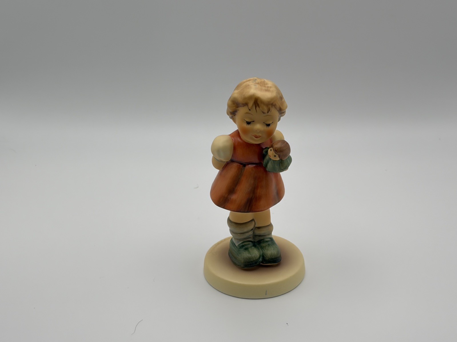 MI M.I. Hummel Figurine #2103 Goebel Porcelain Vintage Retired Collectible