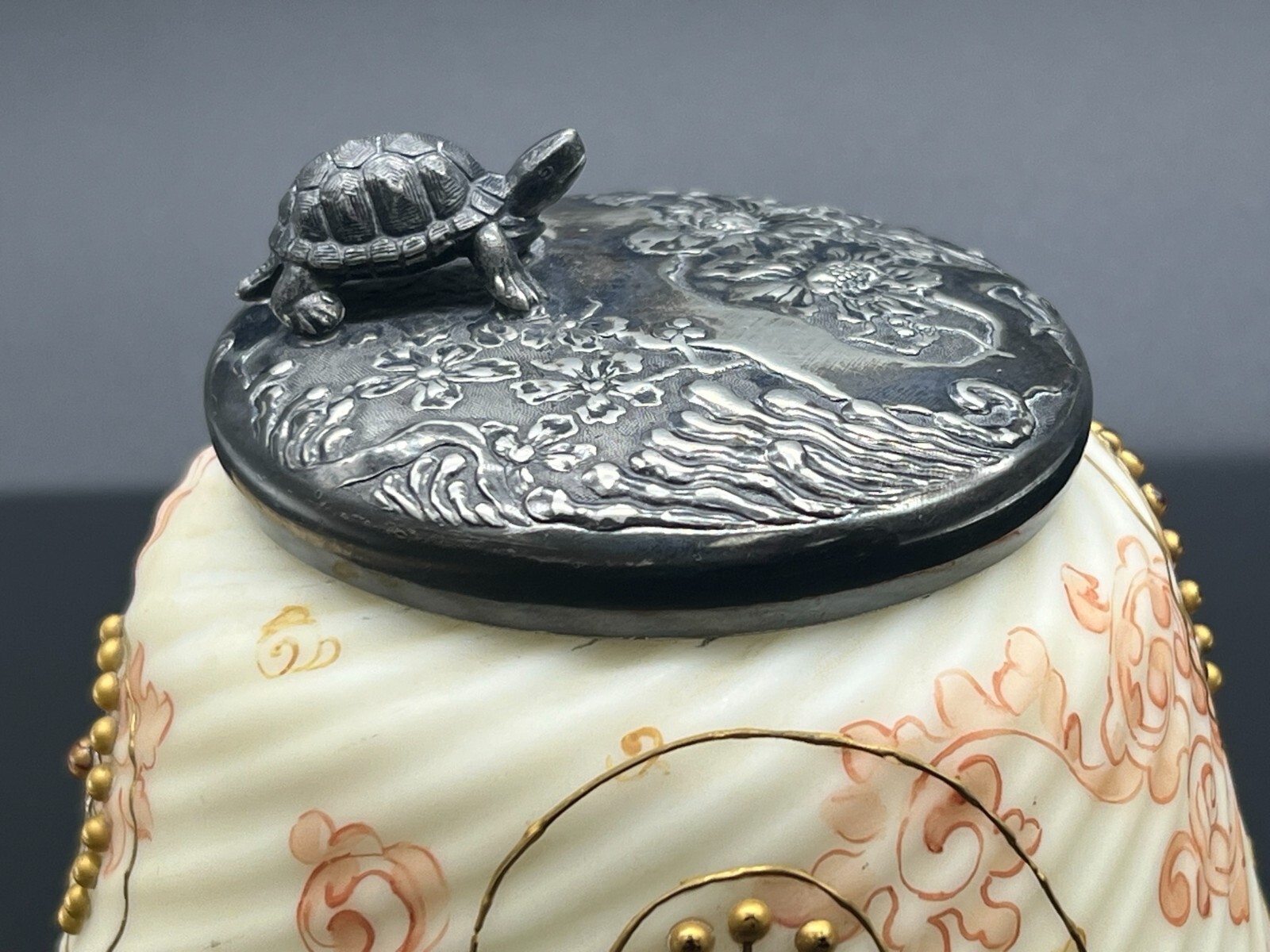 ANTIQUE Mt. Washington Crown Milano Box with Turtle Lid, 5\