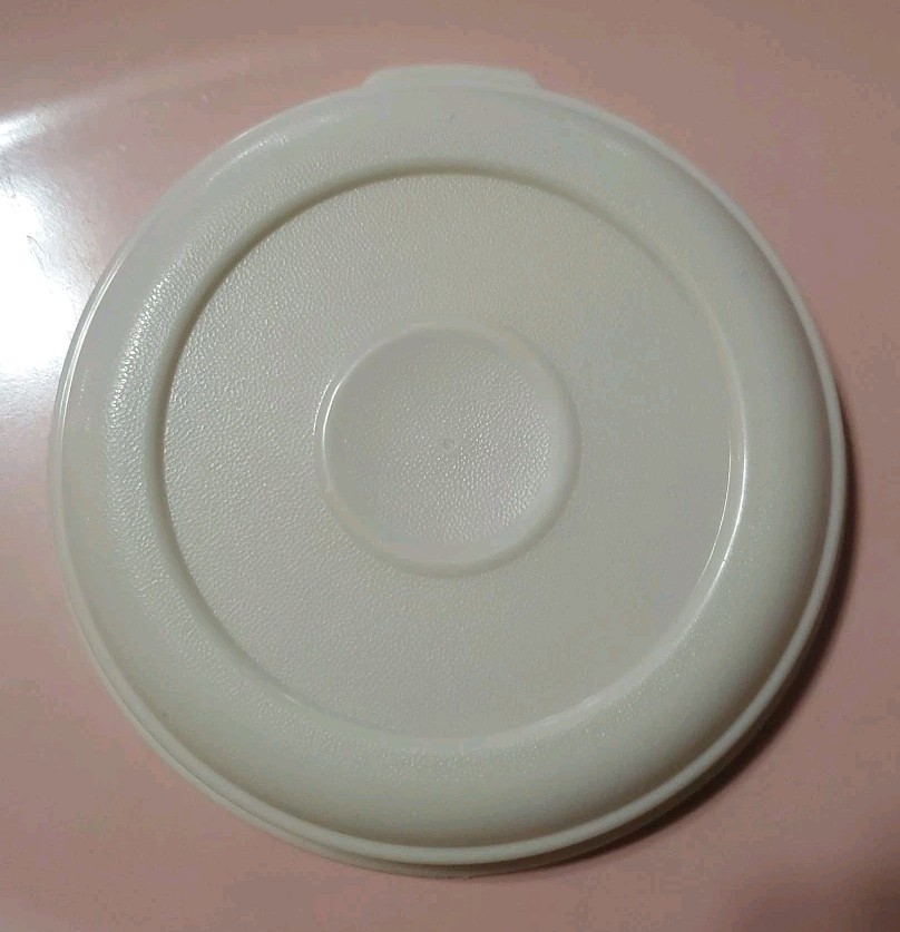 Vintage Rubbermaid Replacement Lid #7 - Round 4.75\