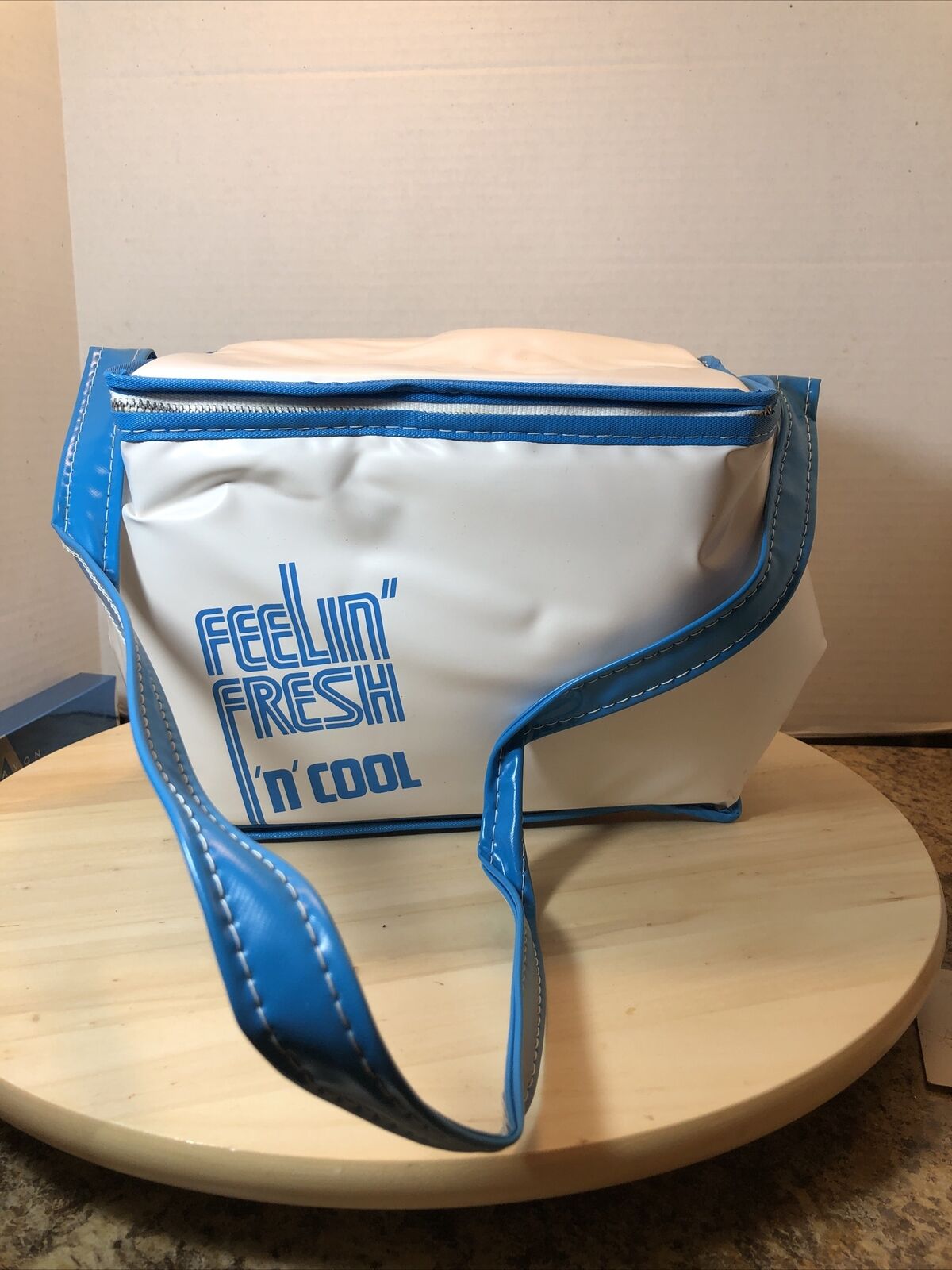 Avon Feelin' Fresh n Cool Insulated Lunch Box Bag