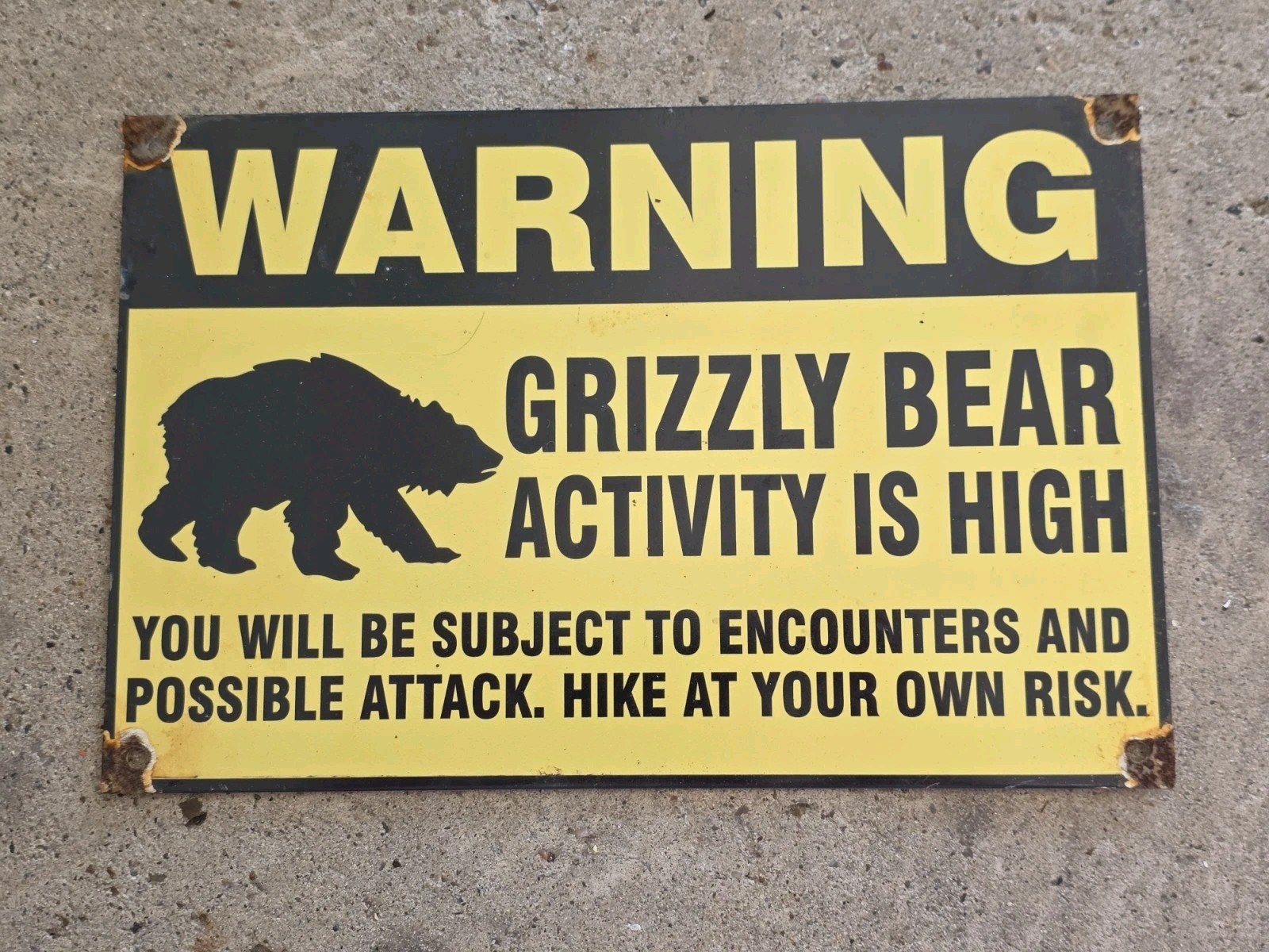 VINTAGE 1960\'S WARNING GRIZZLY BEAR PORCELAIN SIGN 12\