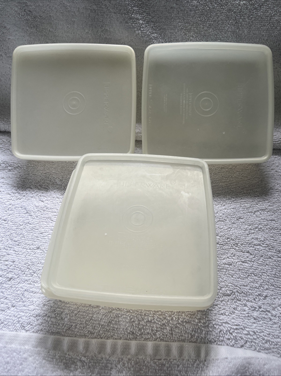 Lot 2 Vintage Tupperware Clear Sandwich Keepers 670 w/ Lids 671 EUC + spare   q2