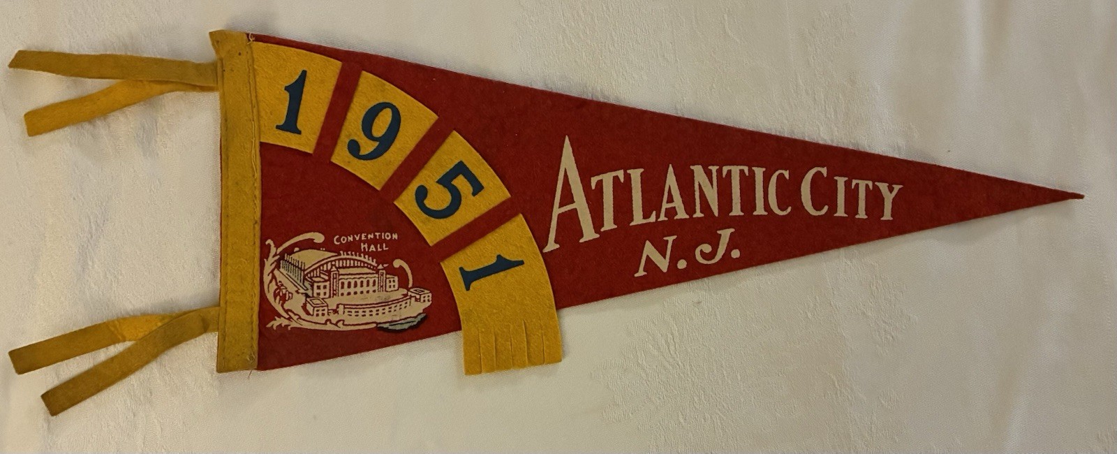 Vintage 1951 Atlantic City NJ Travel Souvenir Felt Pennant Convention Hall Flag