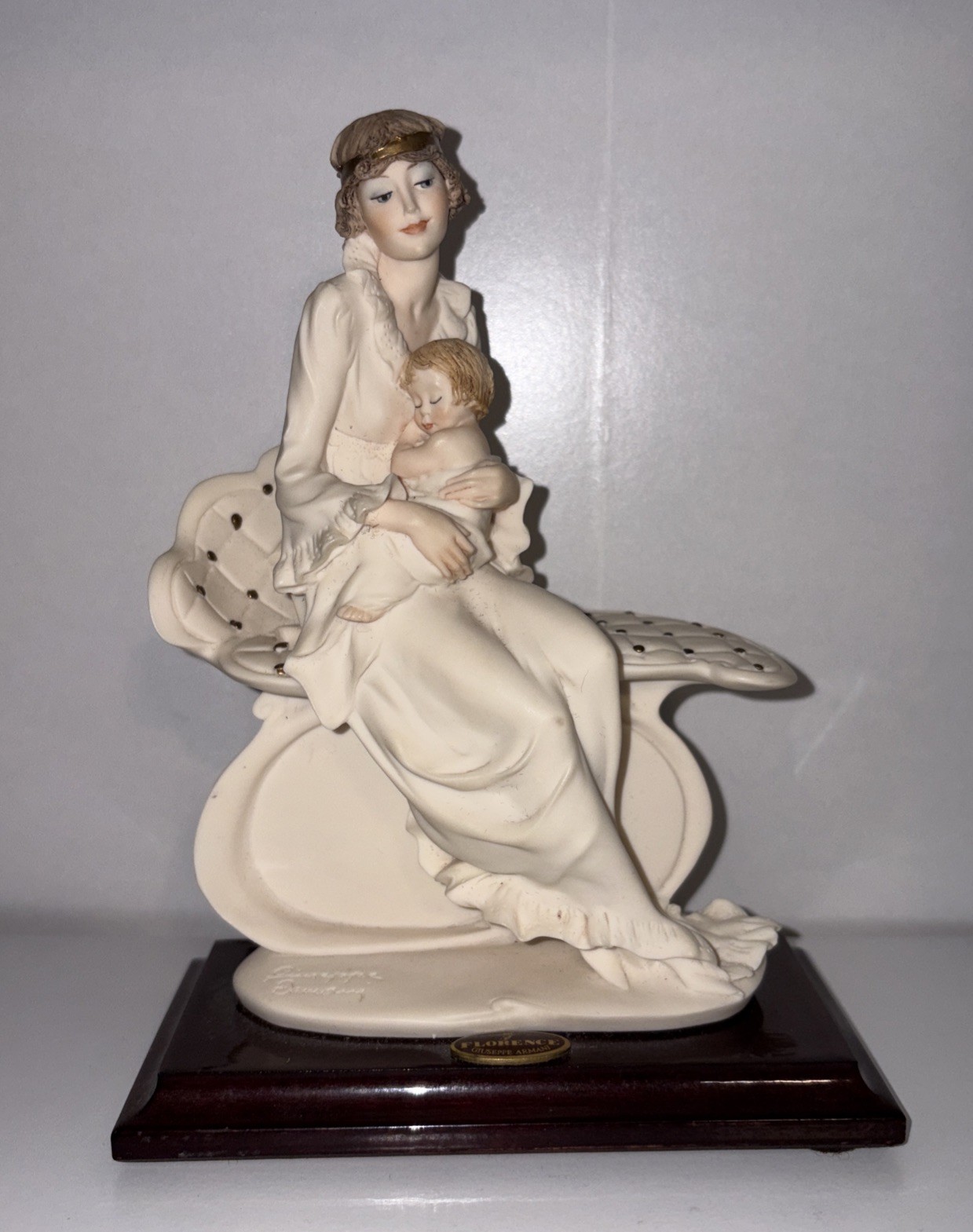 Giuseppe Armani Stamped Florence, Italy  Glazed Porcelain Figurine Seated Mother